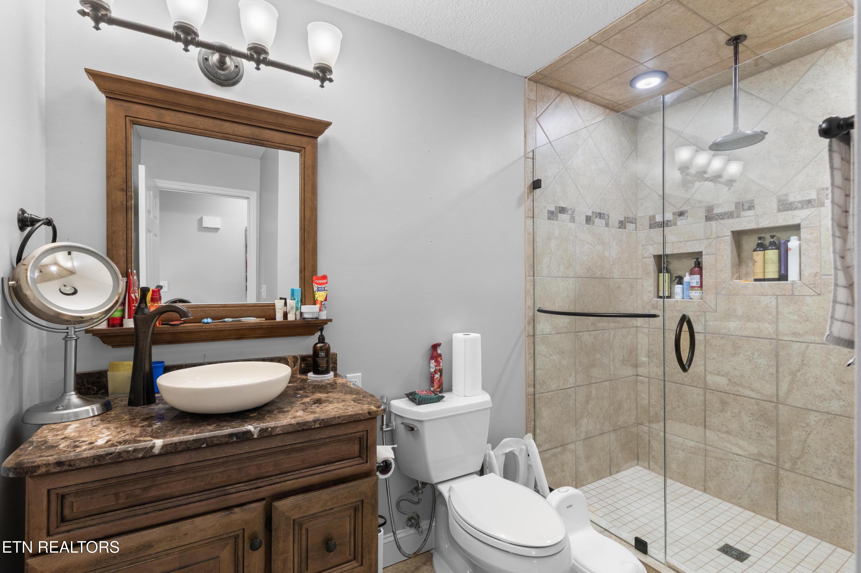 206 Hickory Lane Jacksboro TN 37757