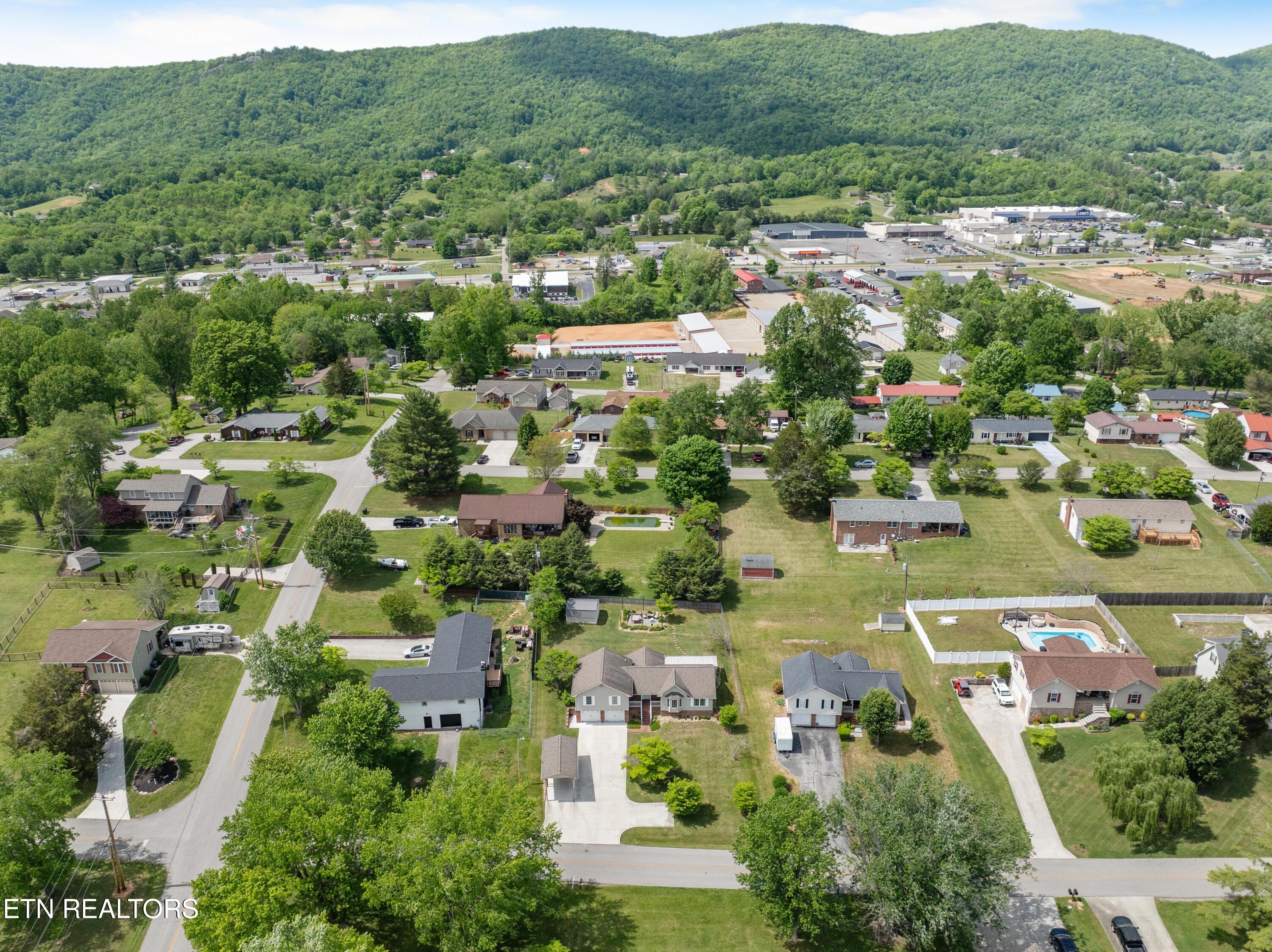 206 Hickory Lane Jacksboro TN 37757