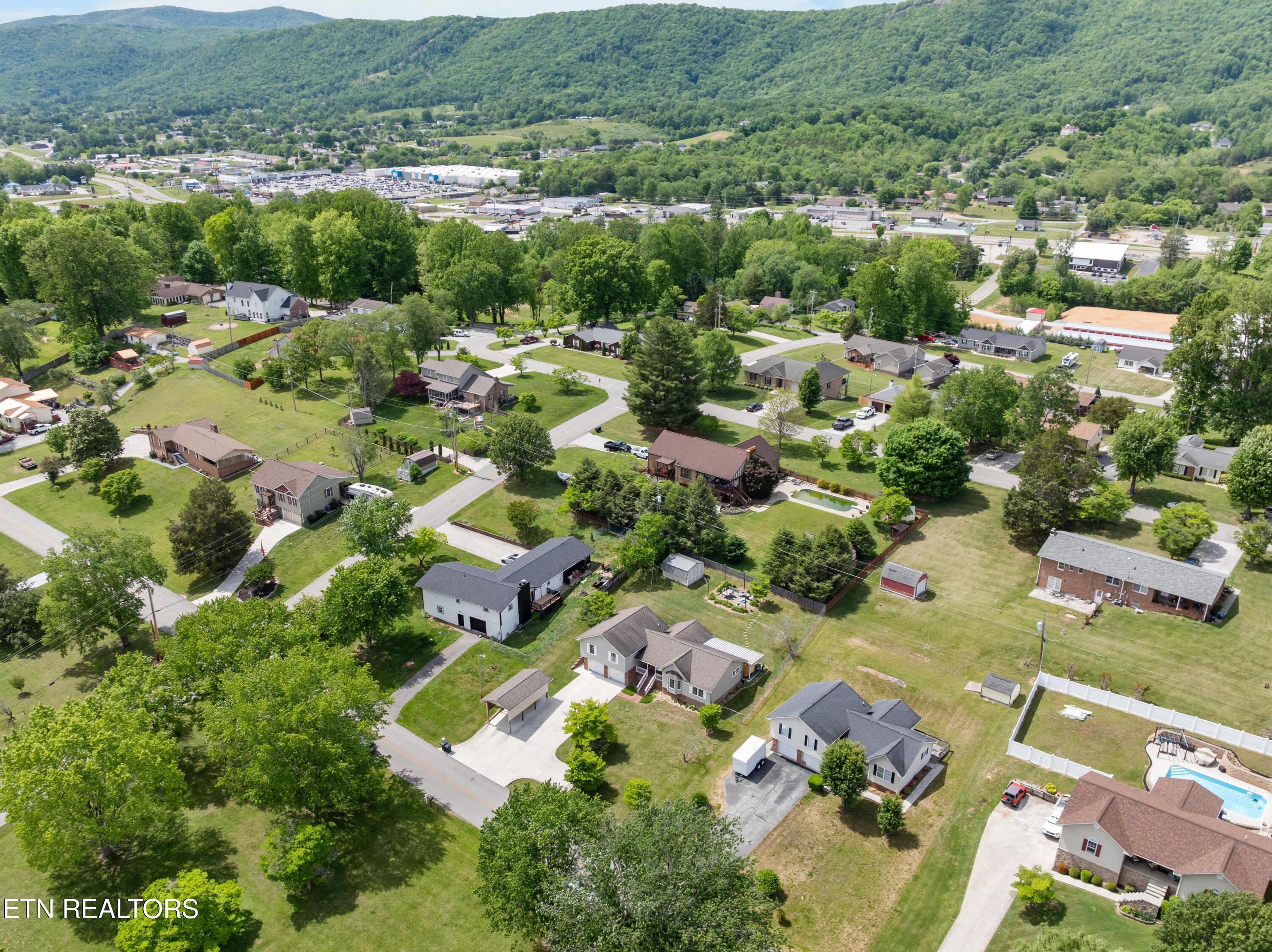 206 Hickory Lane Jacksboro TN 37757
