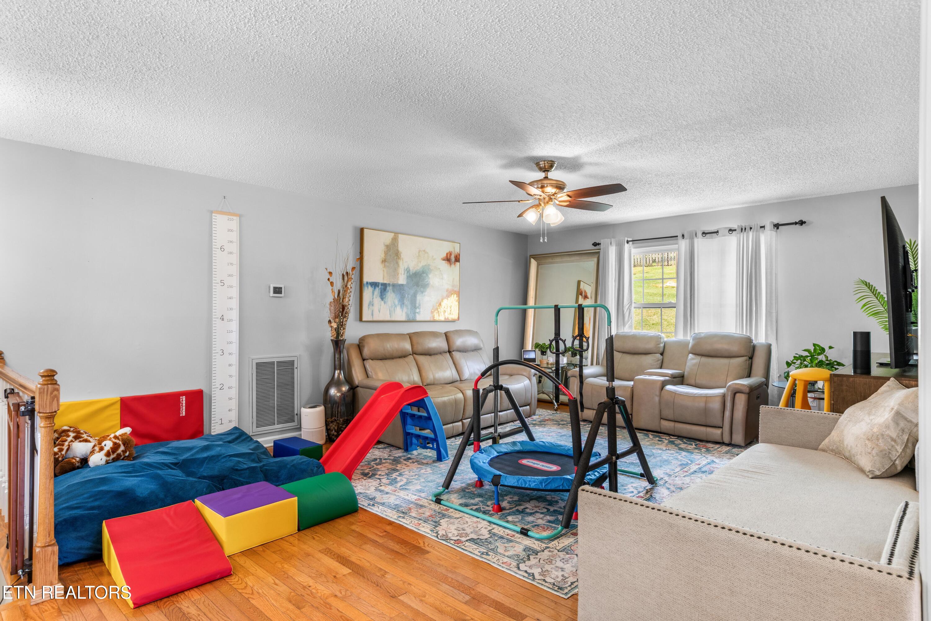 206 Hickory Lane Jacksboro TN 37757