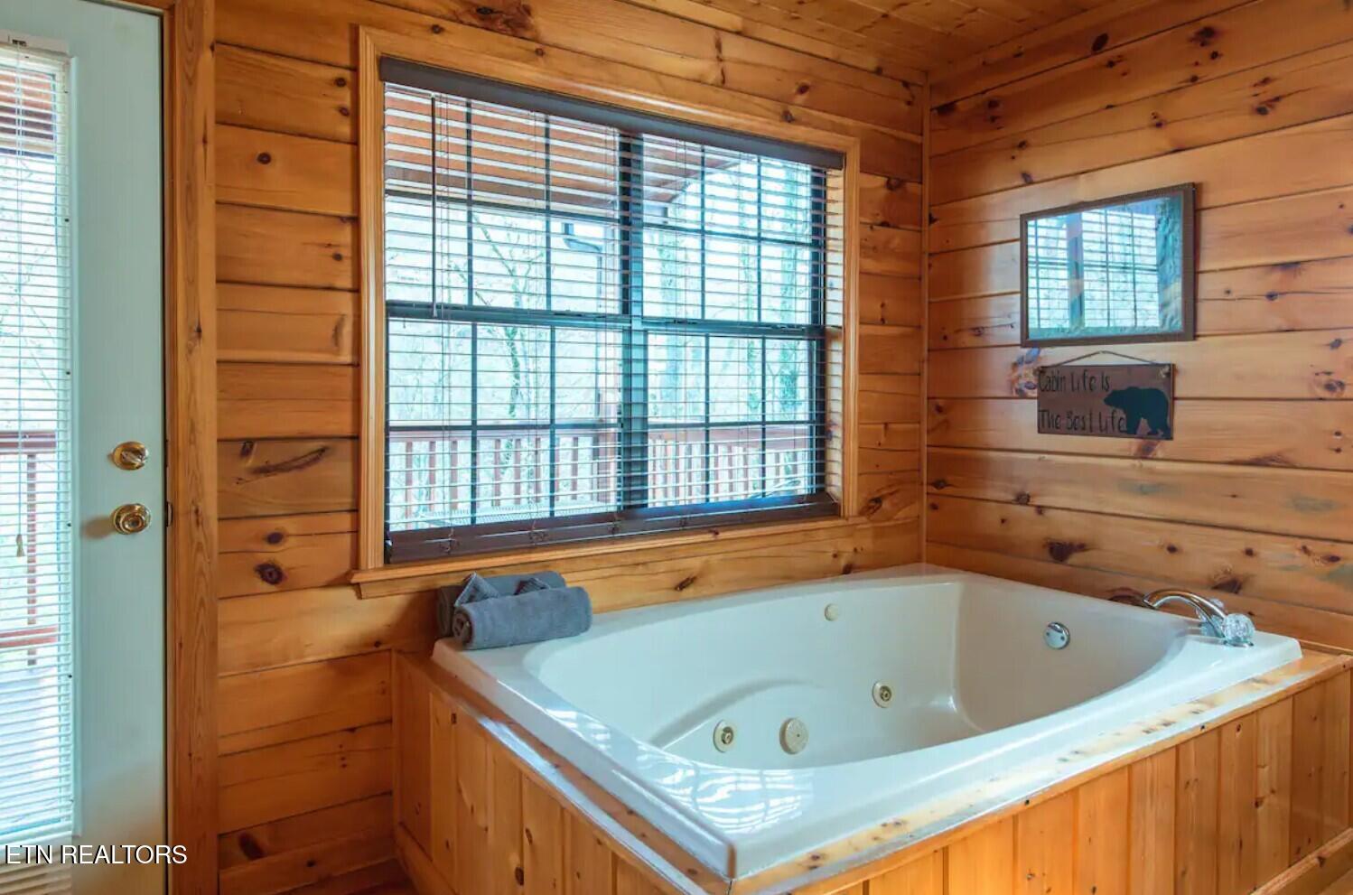 1519 Boo Boos Way Sevierville TN 37862