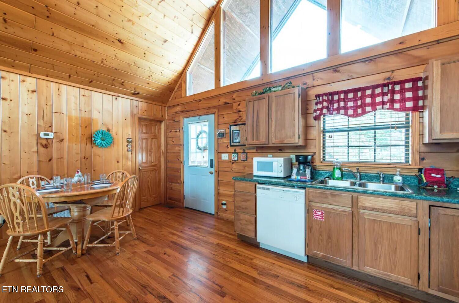 1519 Boo Boos Way Sevierville TN 37862