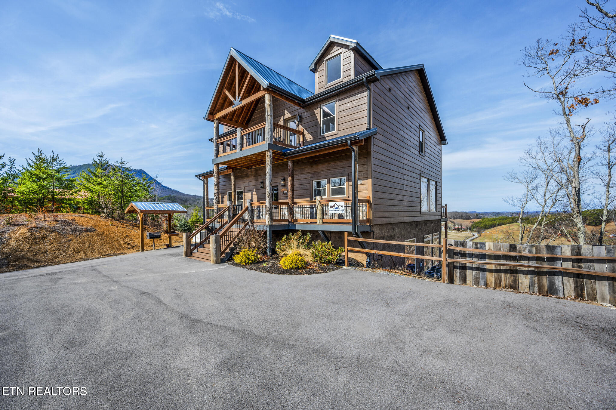1490 Sleepy Valley Lane Sevierville TN 37876