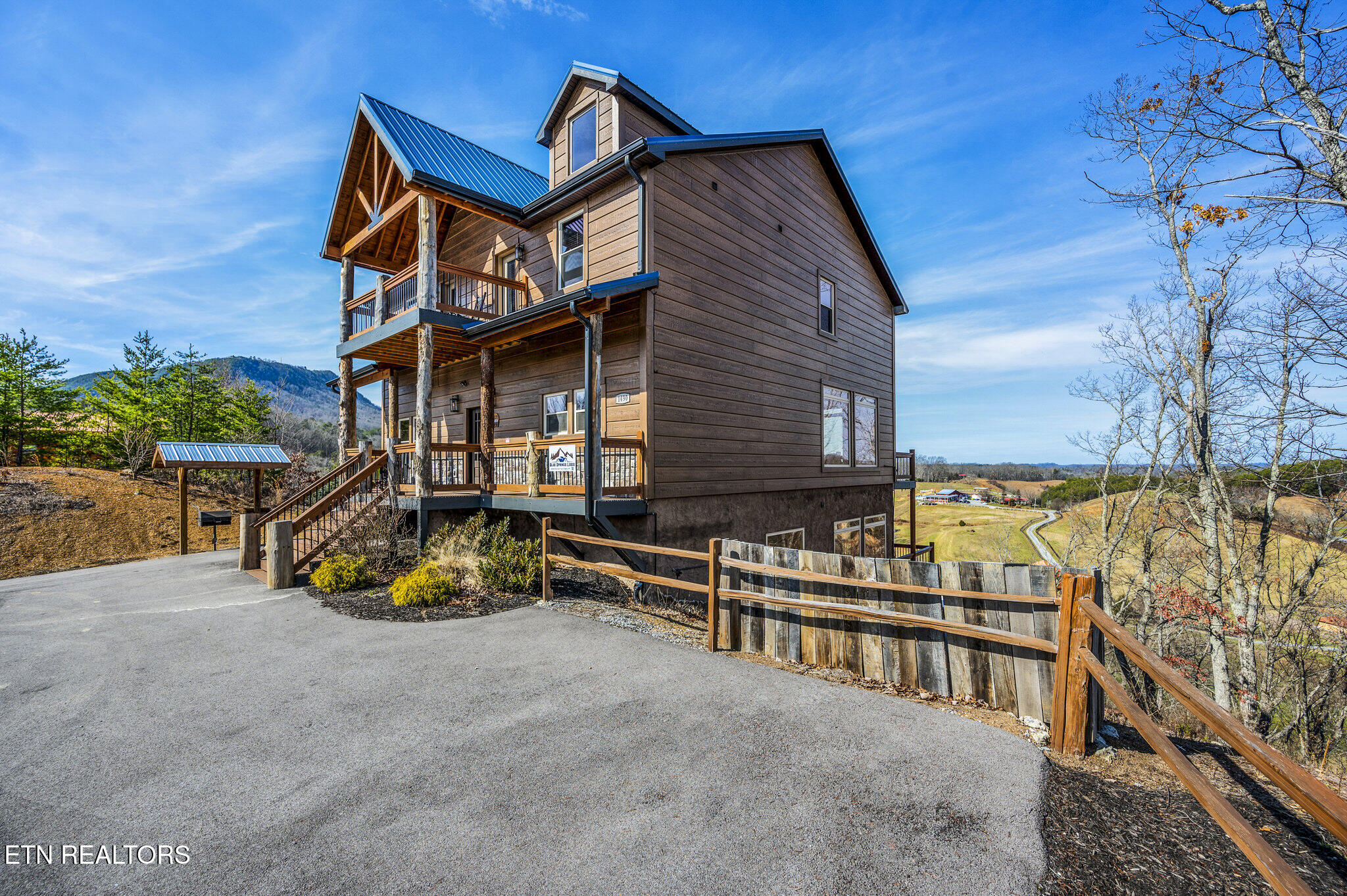 1490 Sleepy Valley Lane Sevierville TN 37876