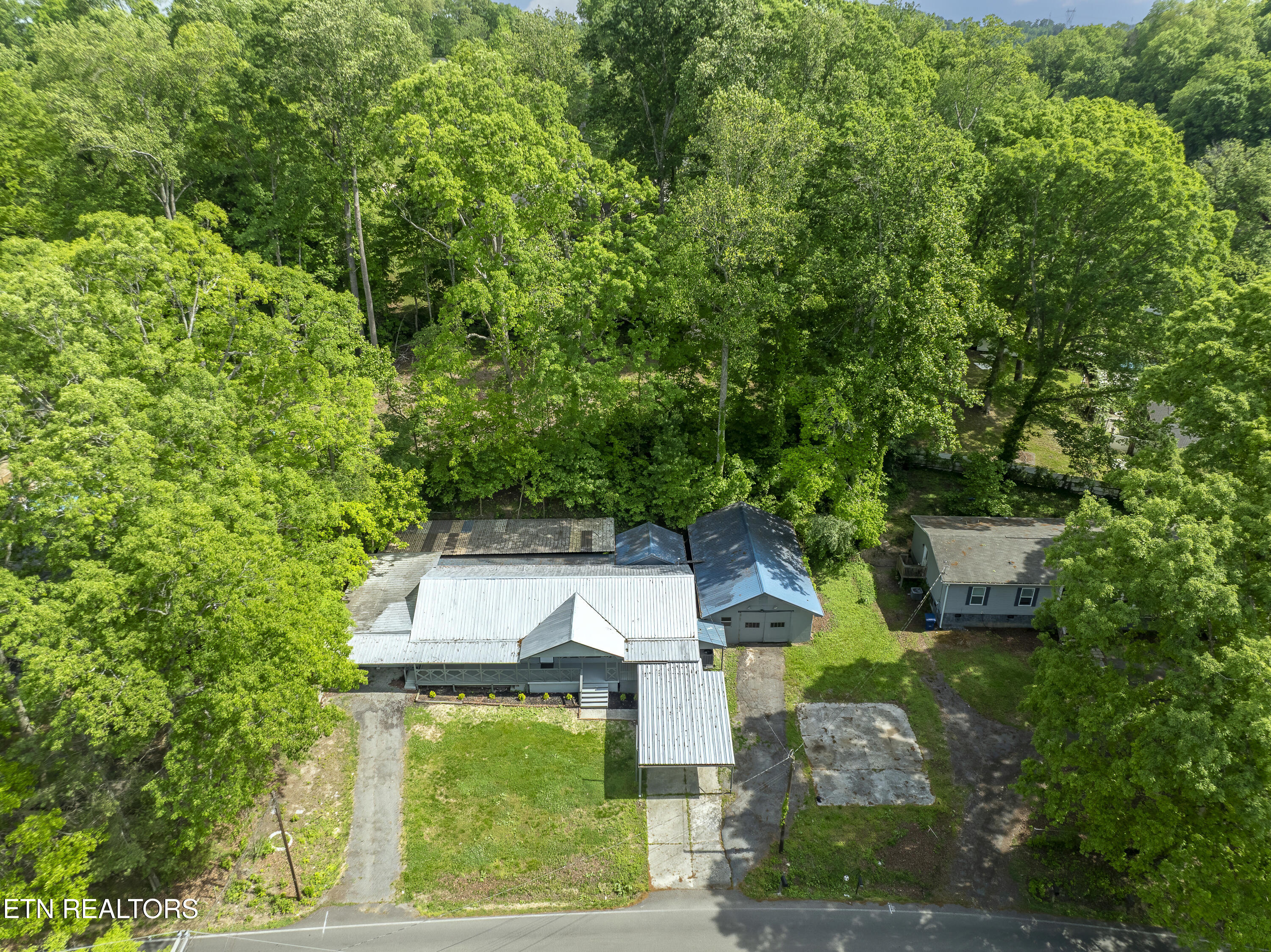 1037 Foust Carney Road Powell TN 37849