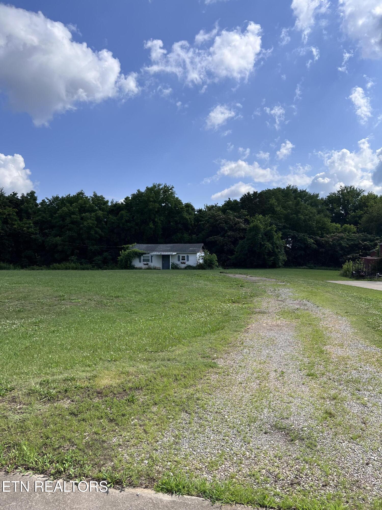 1448/1448B Louisville Road Alcoa TN 37701