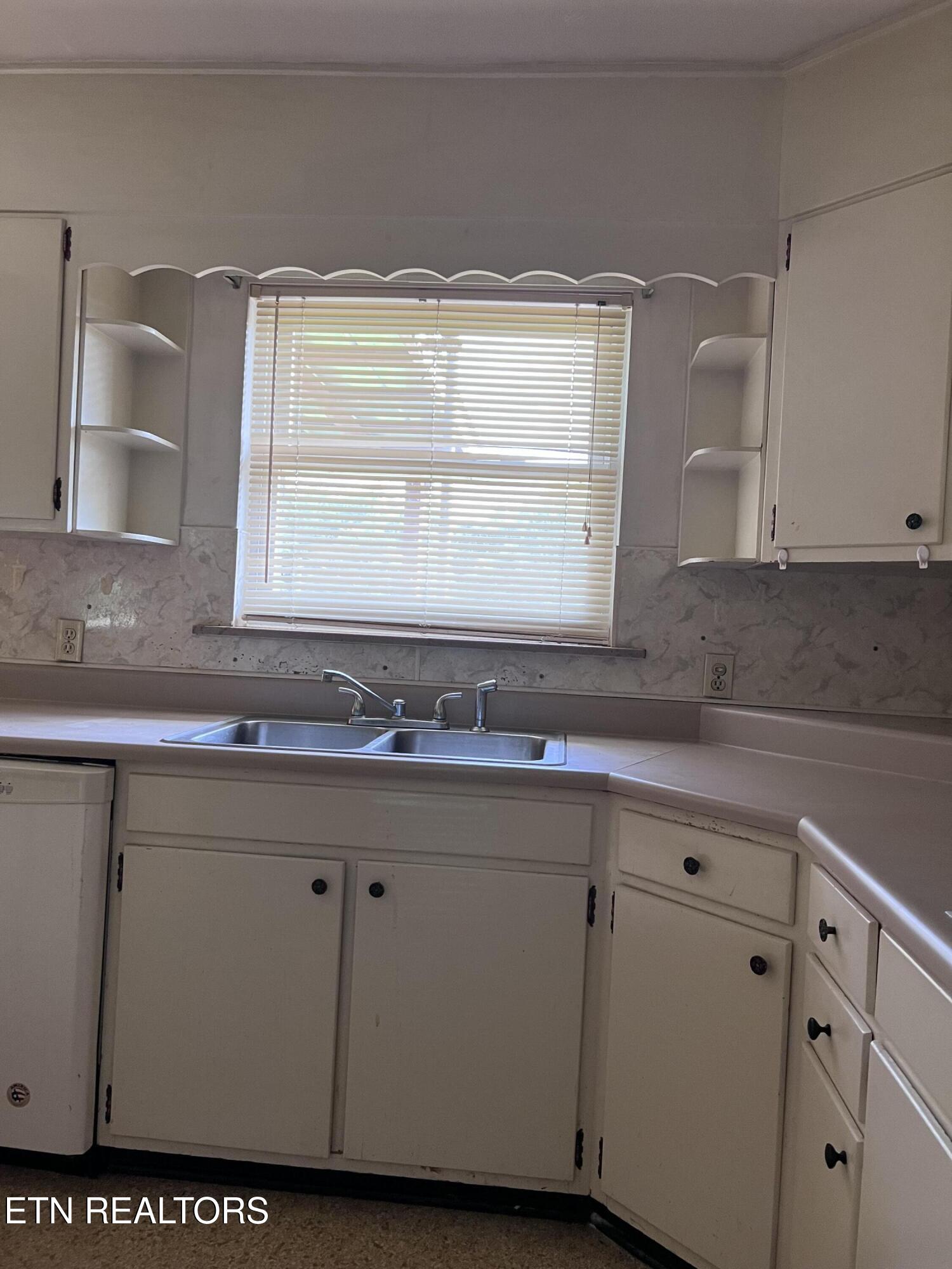 1448/1448B Louisville Road Alcoa TN 37701