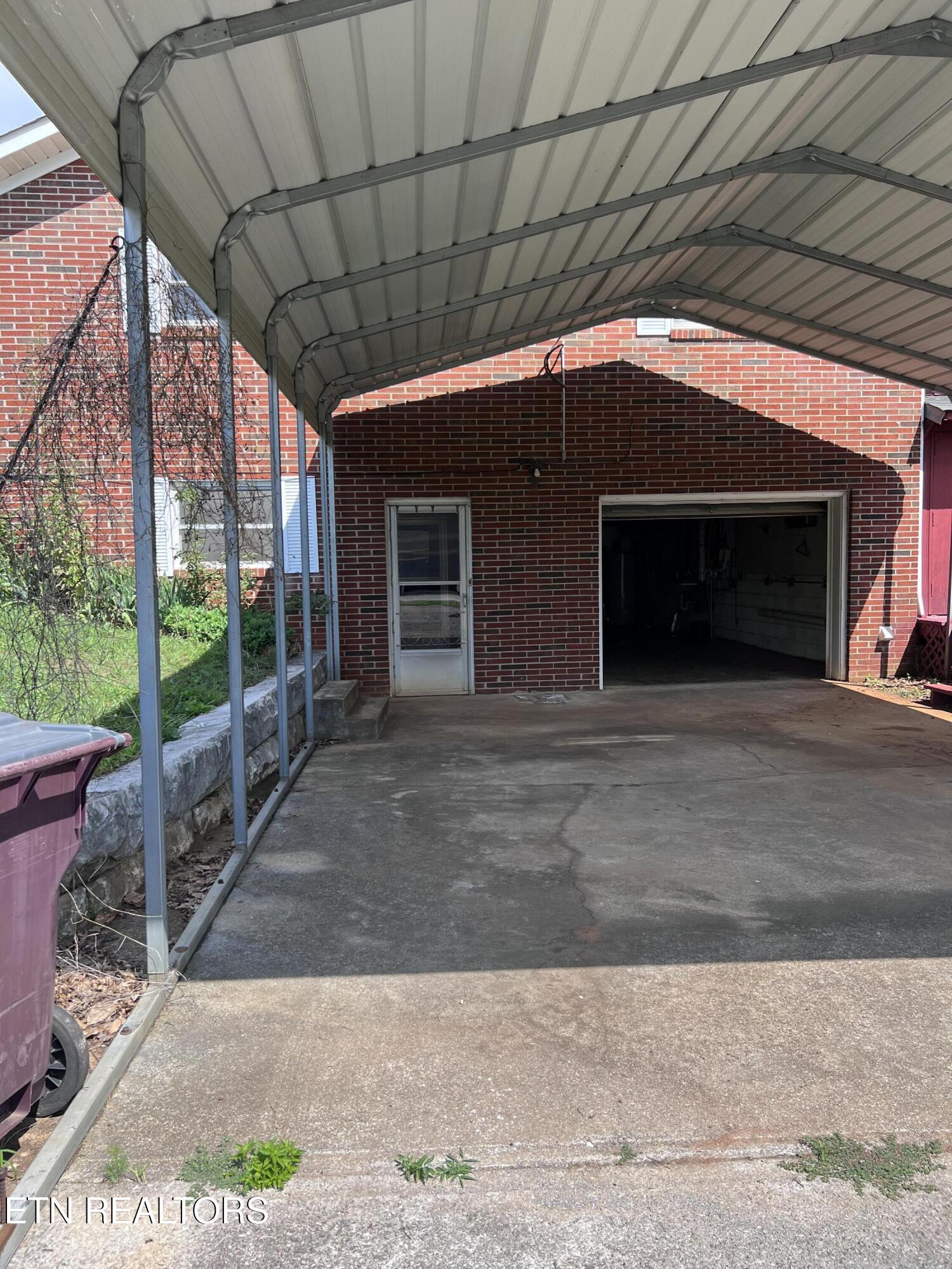 1448/1448B Louisville Road Alcoa TN 37701