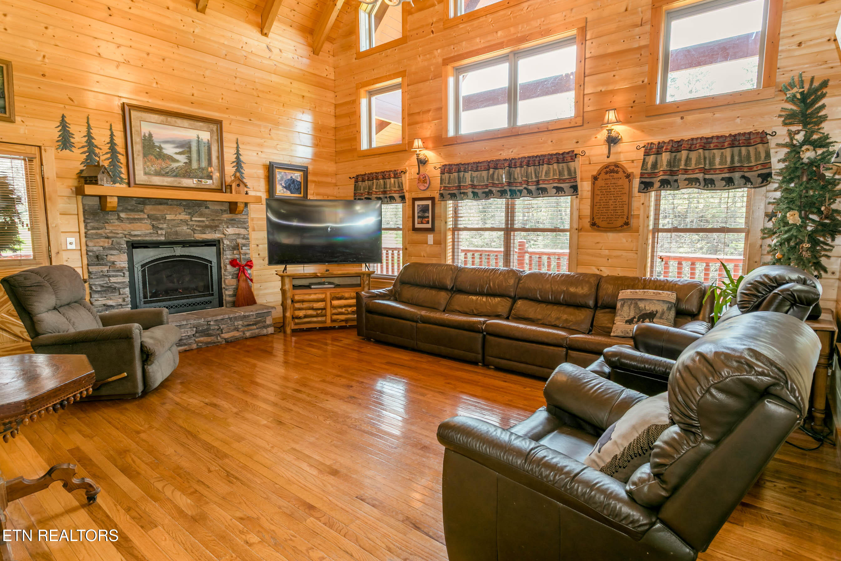 3385 Clear Valley Drive Sevierville TN 37862