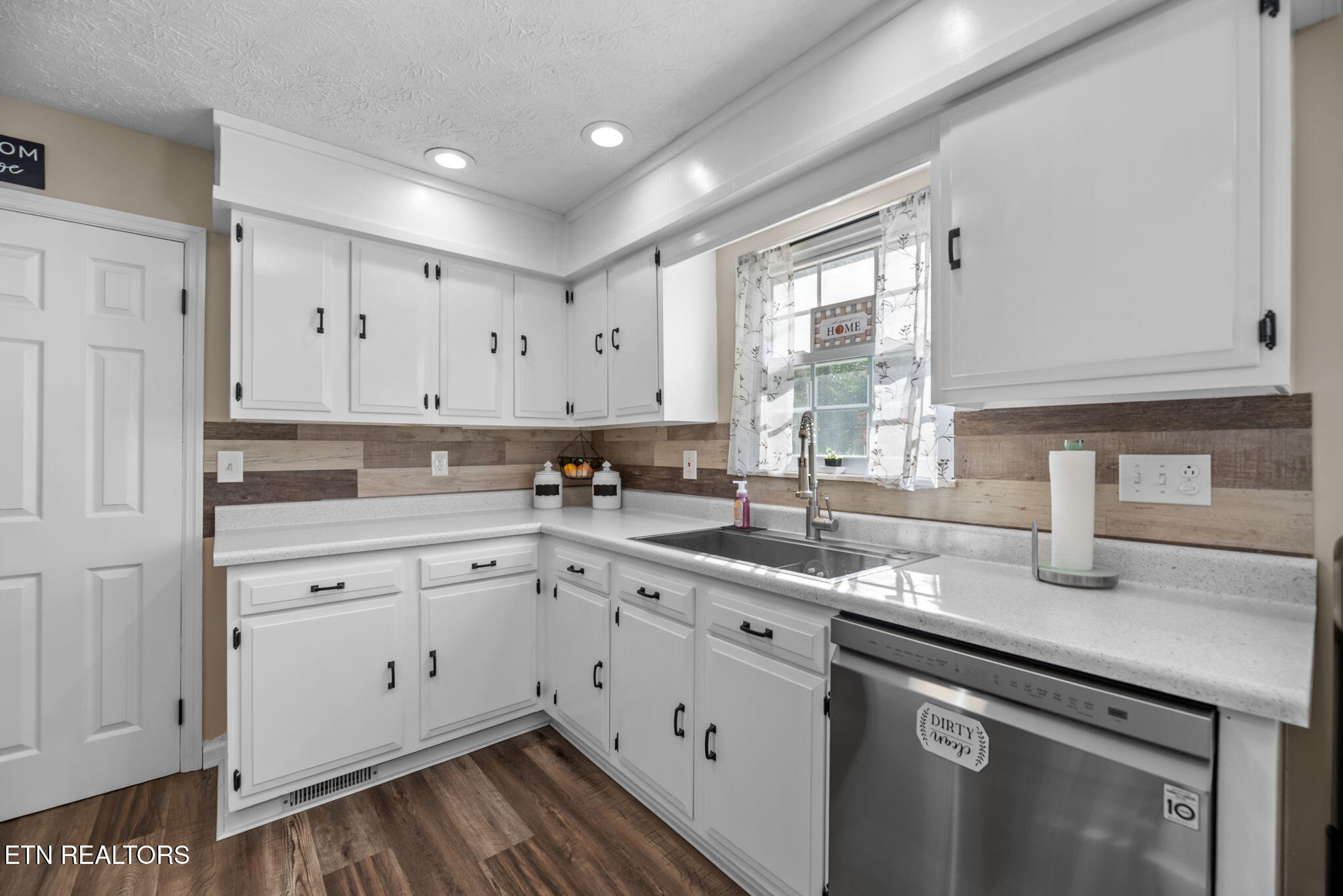 1129 Melton Hill Circle Clinton TN 37716