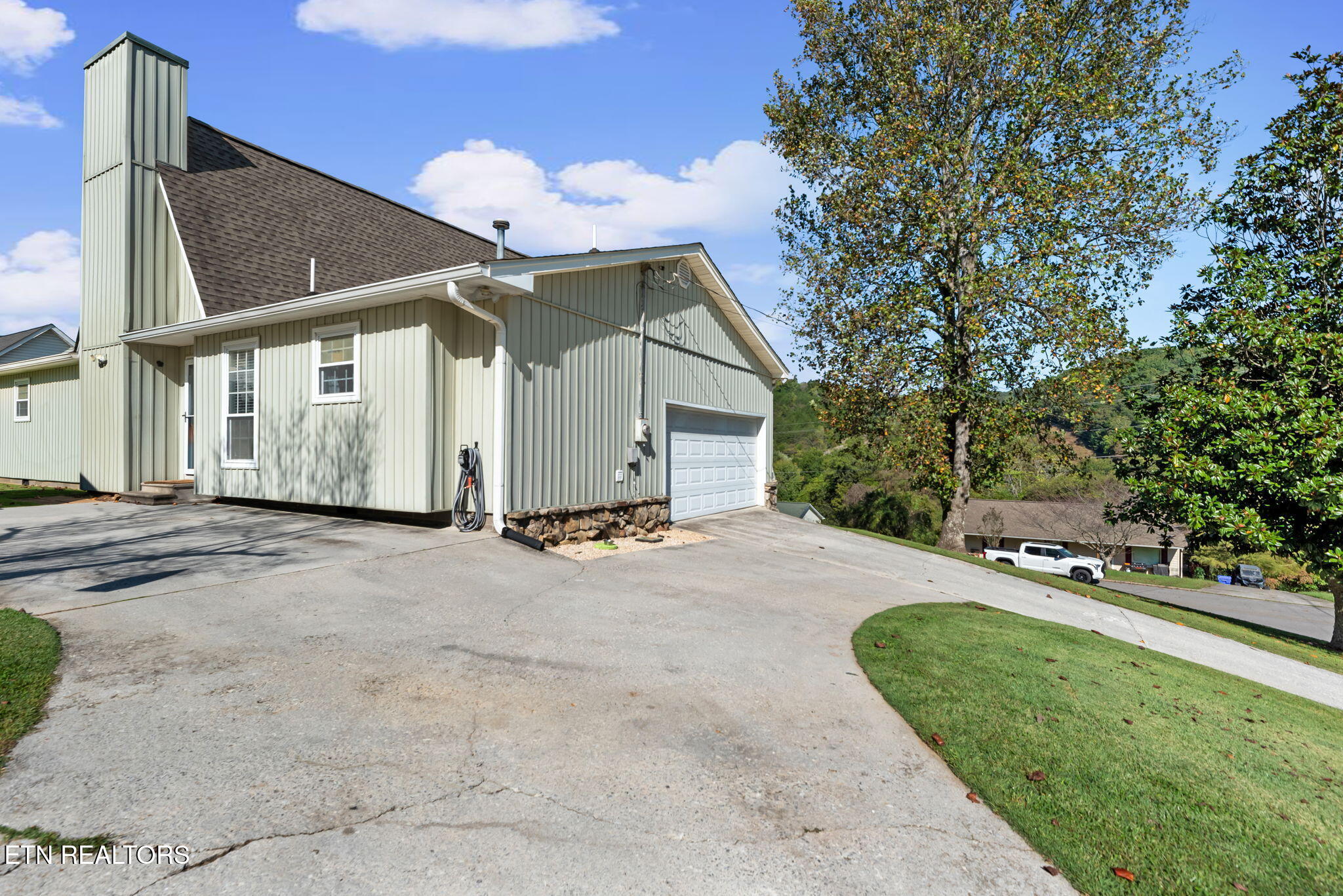 1129 Melton Hill Circle Clinton TN 37716