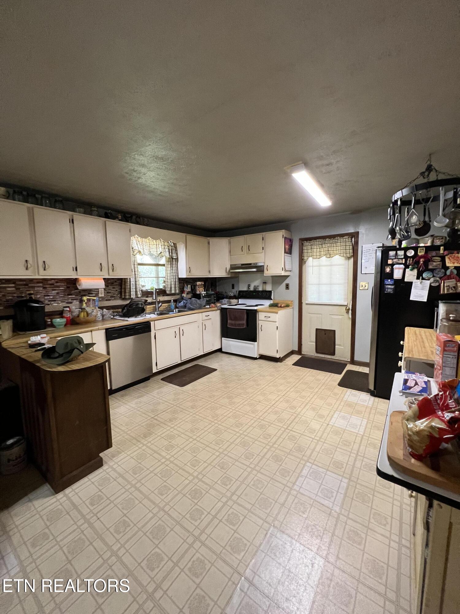 7122 S Compton Drive Tallassee TN 37878