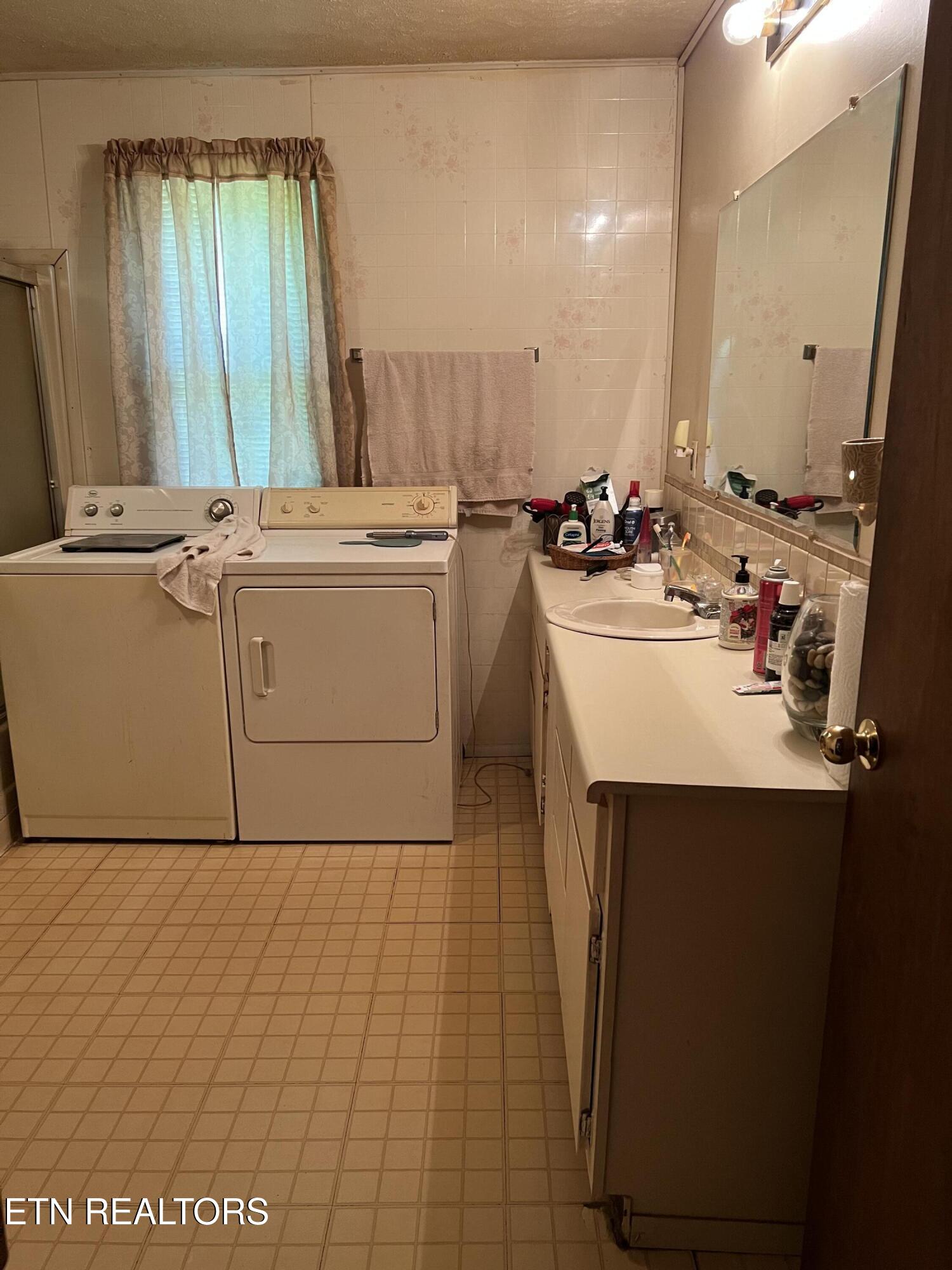 7122 S Compton Drive Tallassee TN 37878