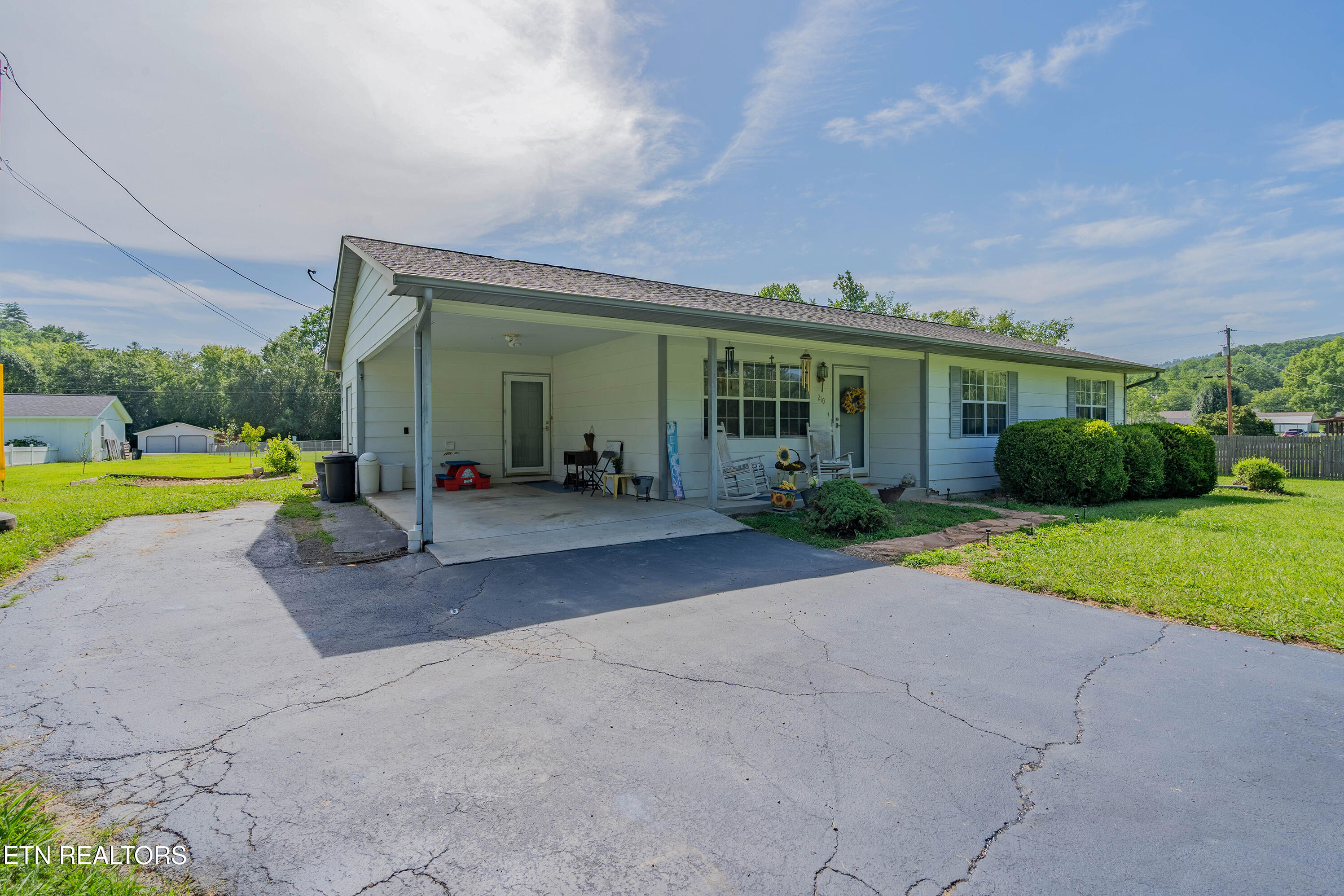 210 Jackson Lane Oliver Springs TN 37840