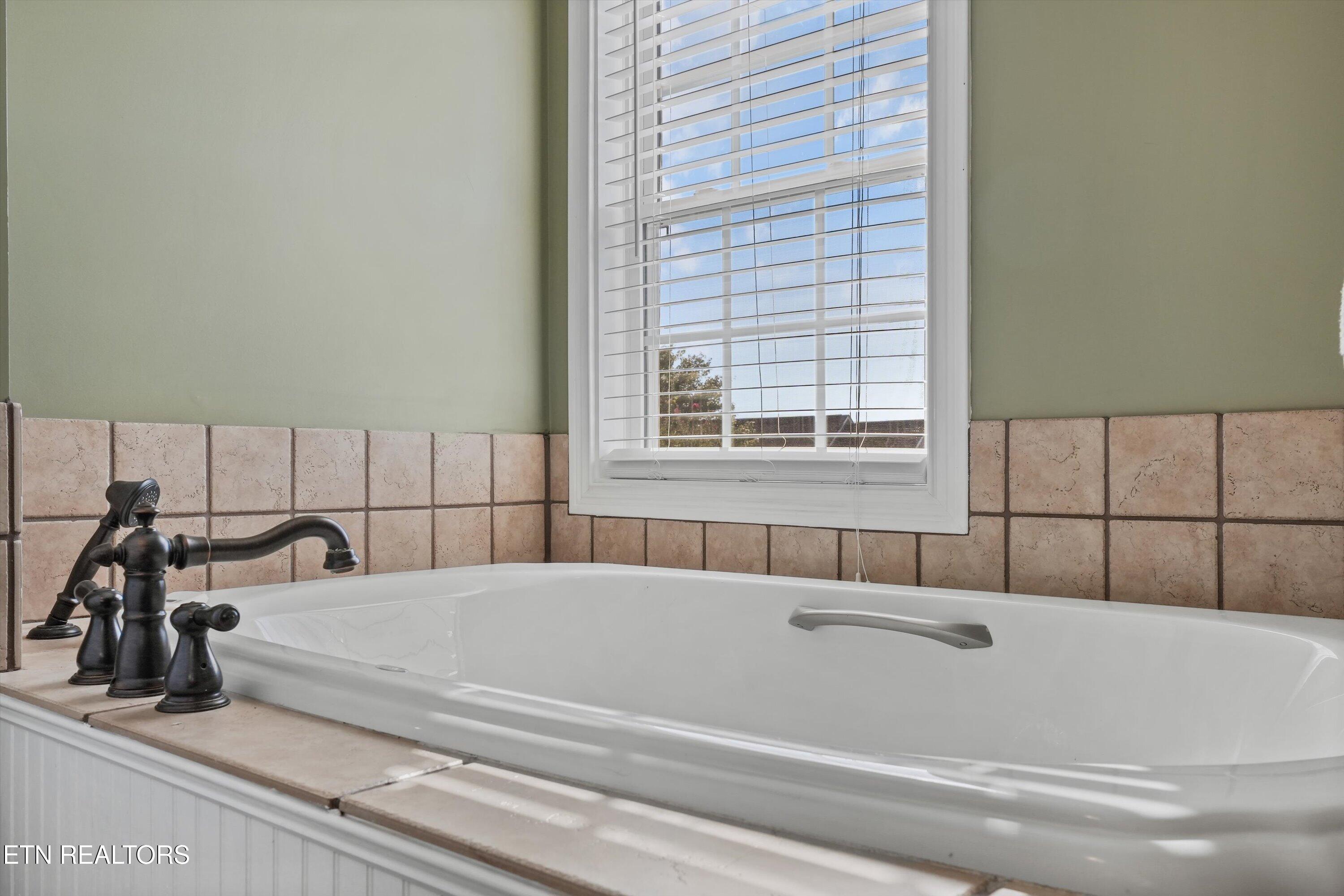 150 Millstone Circle Clinton TN 37716