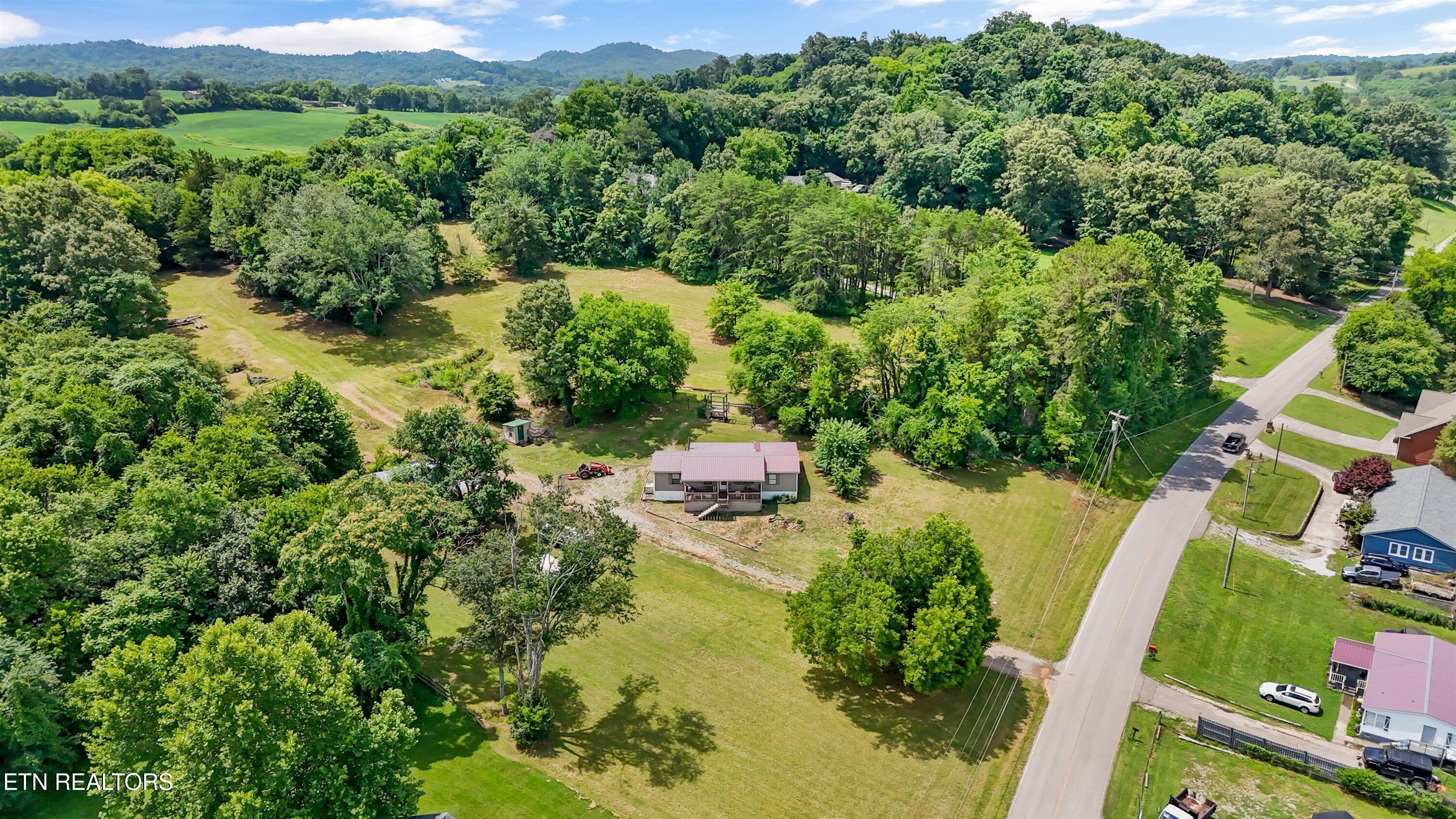 11066 Unitia Road Friendsville TN 37737