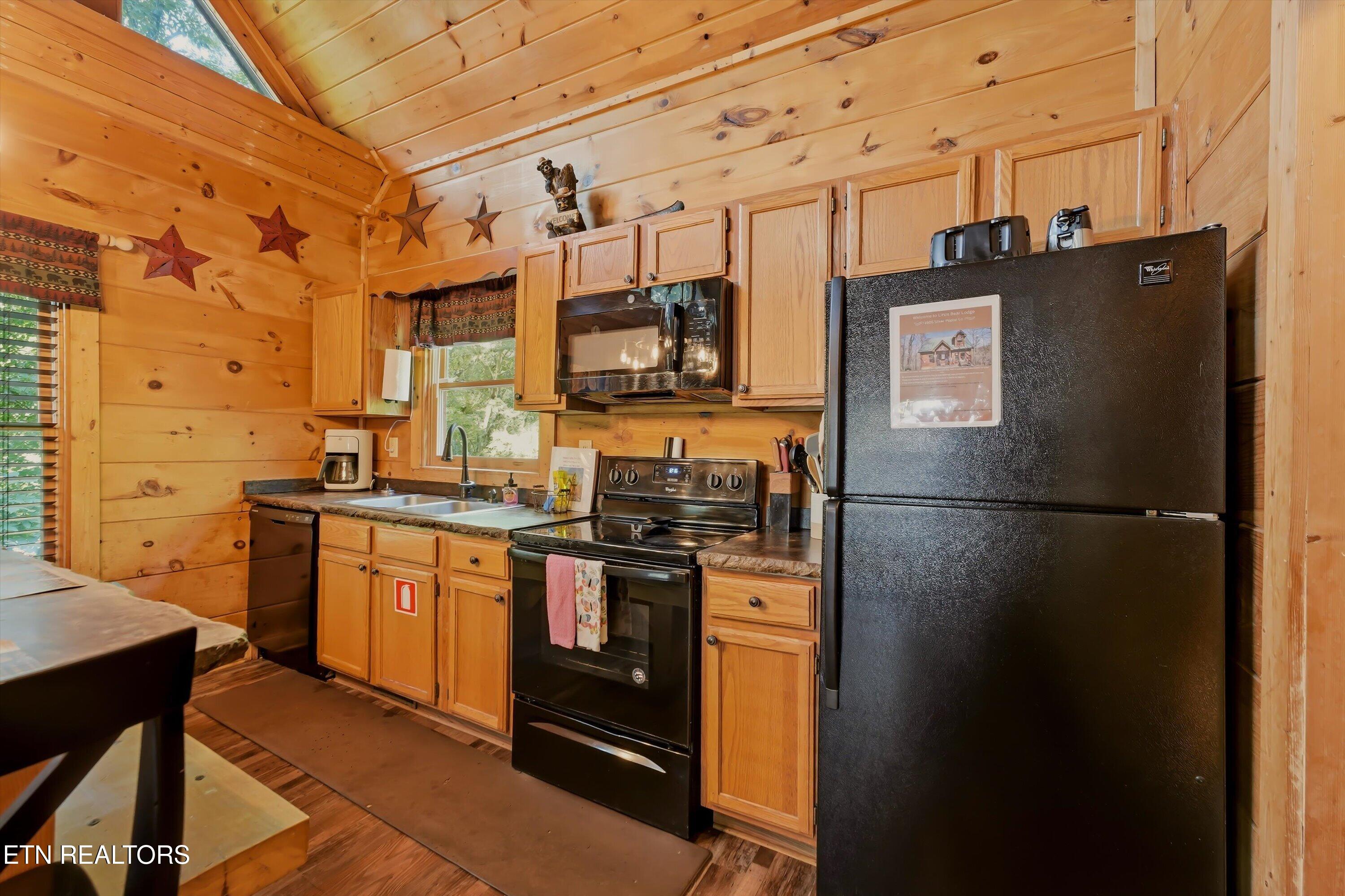 1605 Silver Poplar Lane Sevierville TN 37876