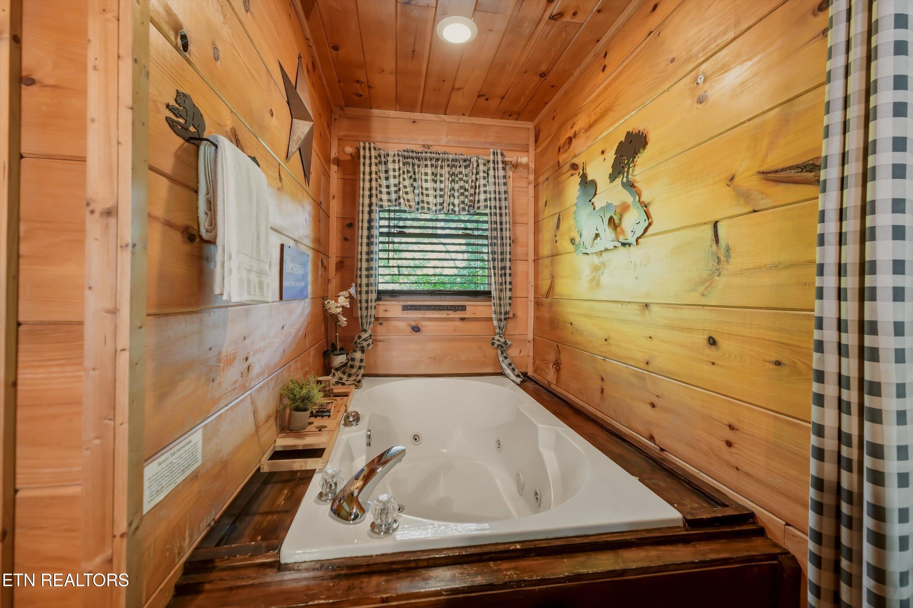 1605 Silver Poplar Lane Sevierville TN 37876