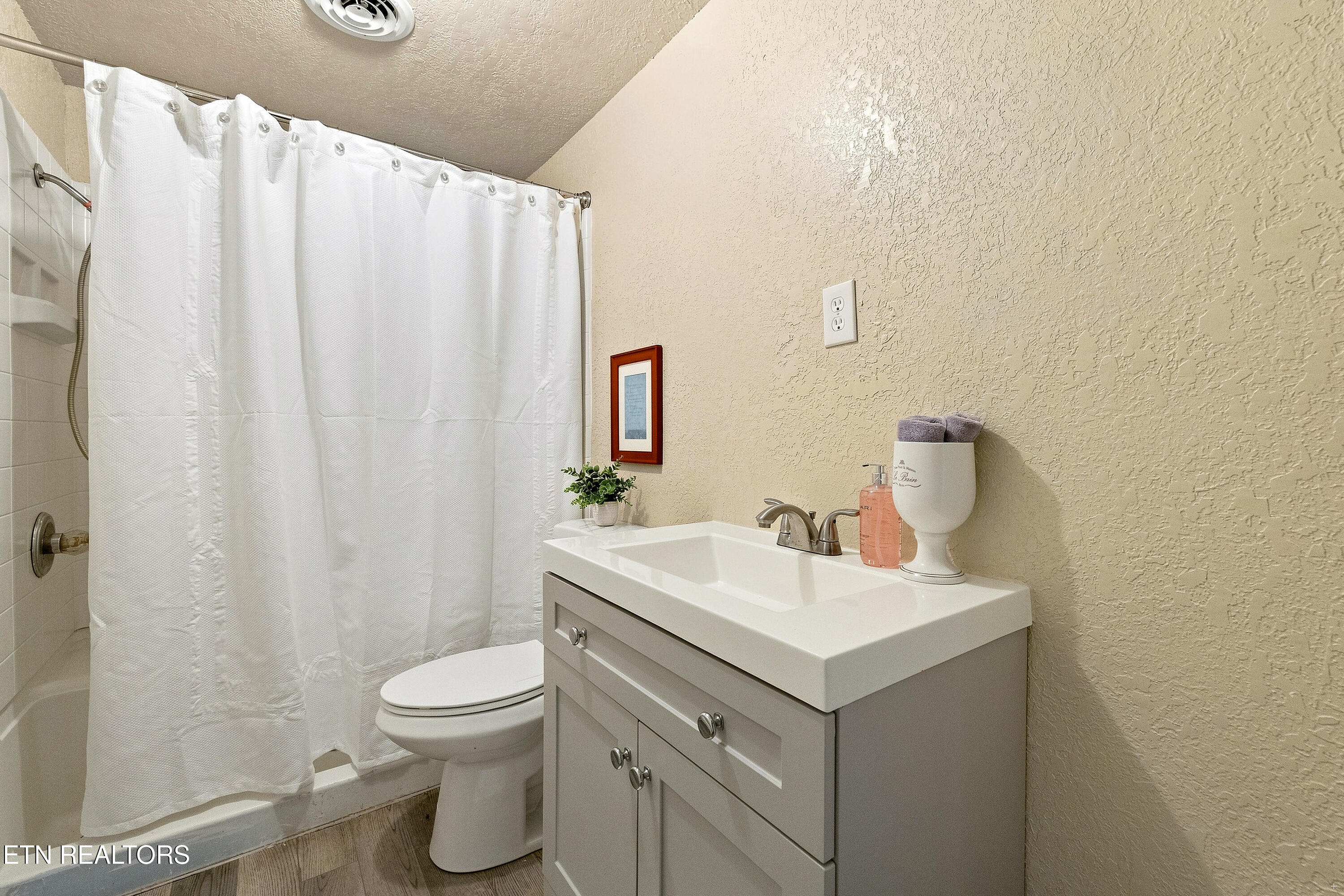 211 Henderson Avenue Sevierville TN 37862
