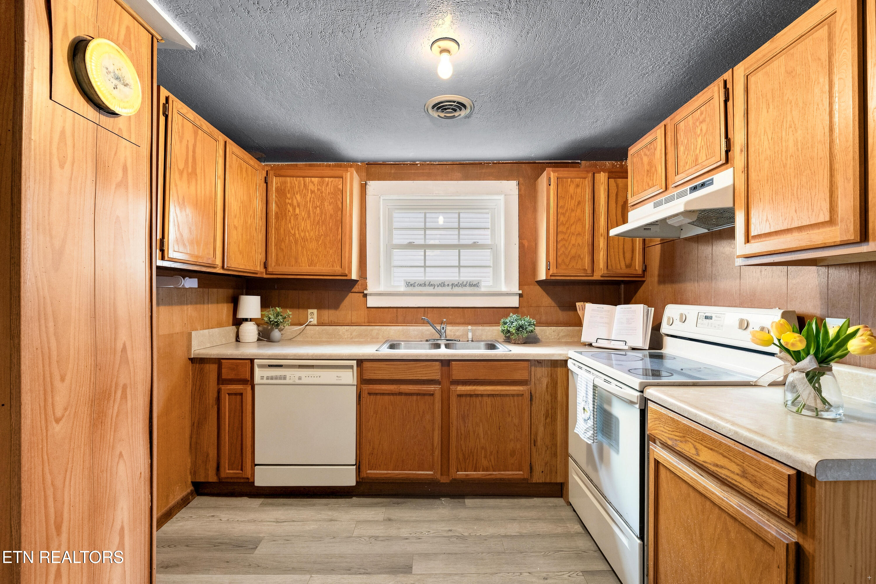 211 Henderson Avenue Sevierville TN 37862