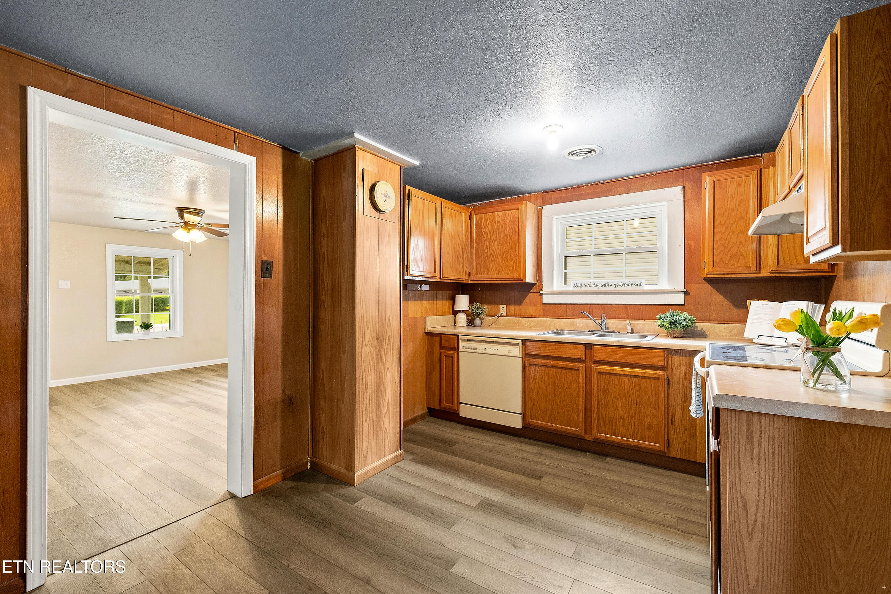 211 Henderson Avenue Sevierville TN 37862