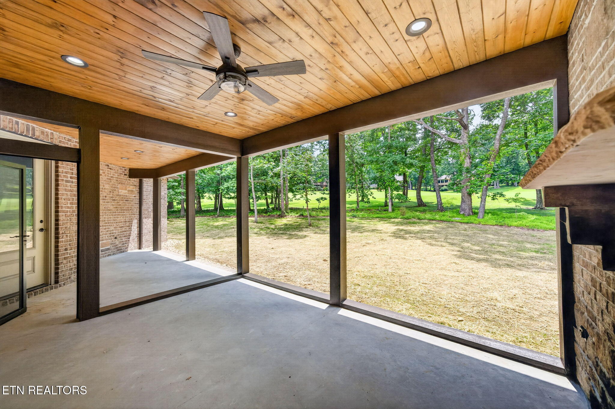 19 Bent Oak Lane Crossville TN 38558