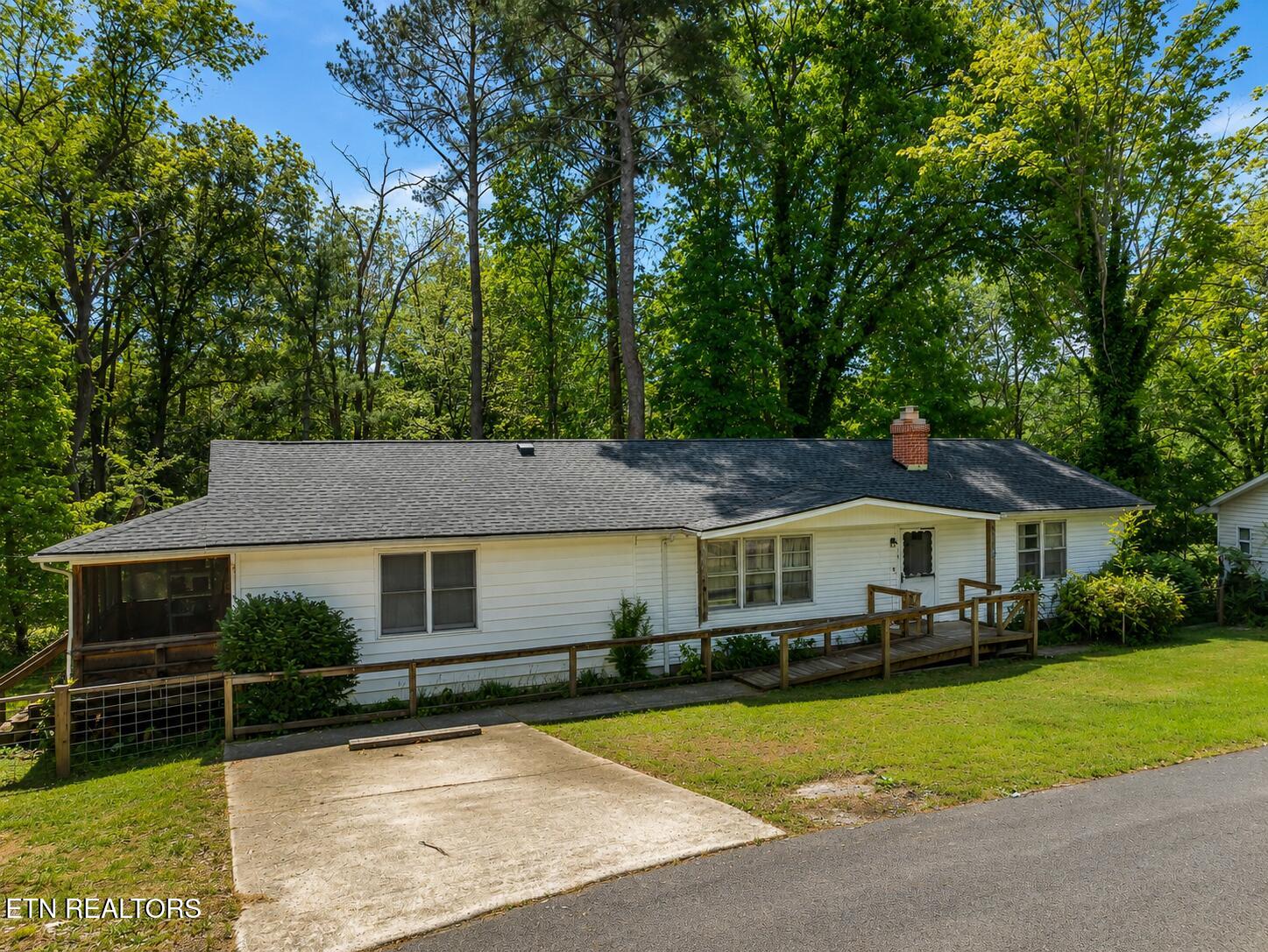 105 Rand Circle Oak Ridge TN 37830