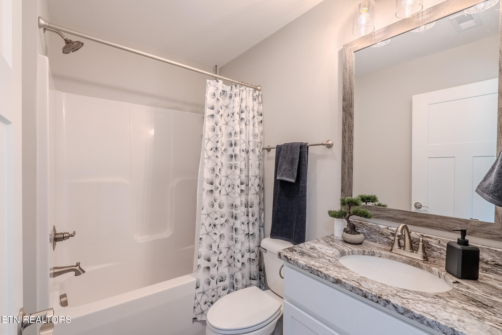 229 Edgewood Avenue Clinton TN 37716