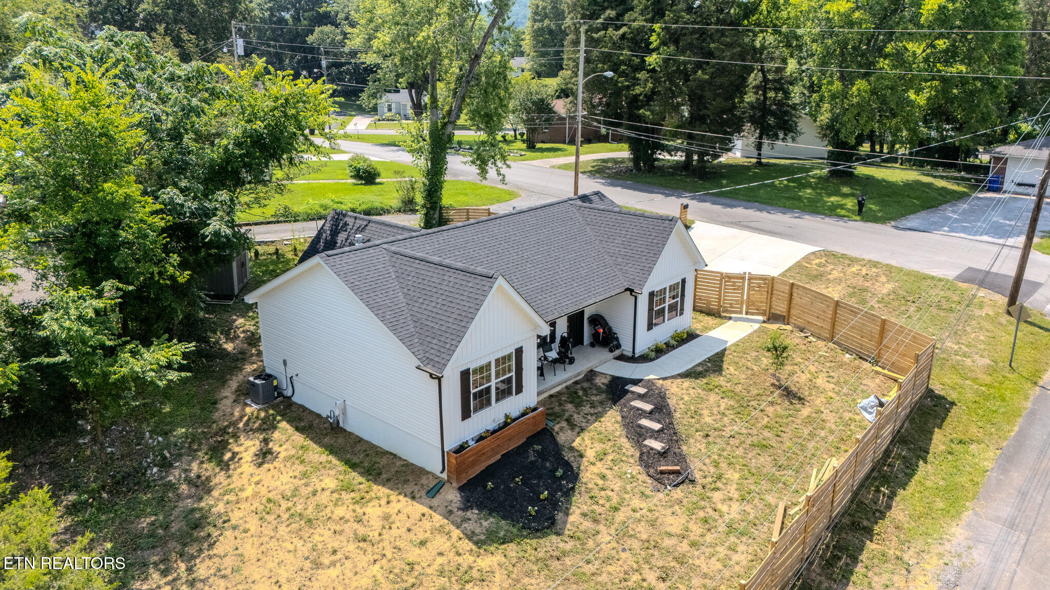 229 Edgewood Avenue Clinton TN 37716