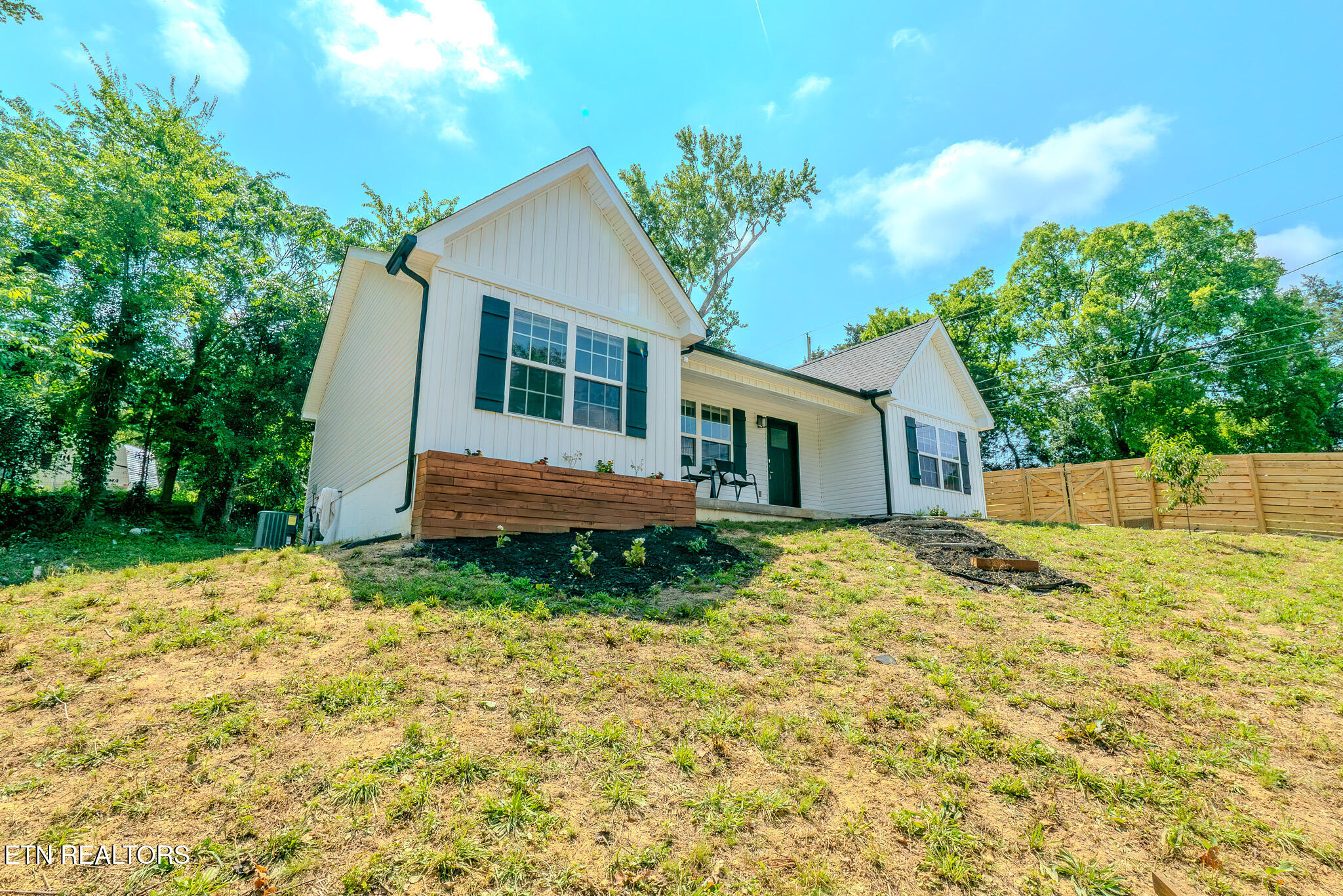 229 Edgewood Avenue Clinton TN 37716