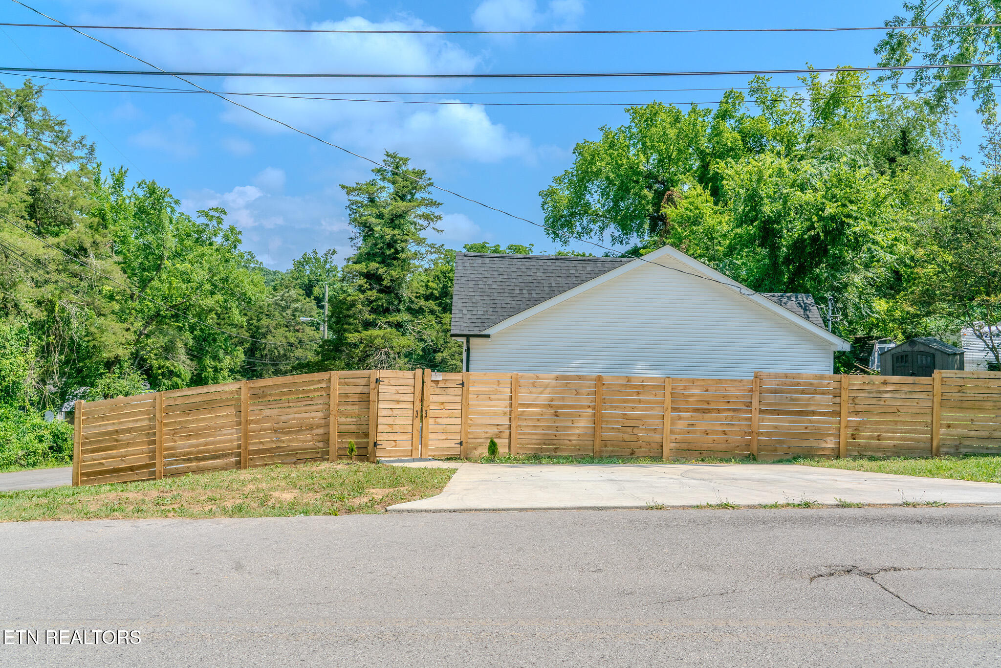 229 Edgewood Avenue Clinton TN 37716