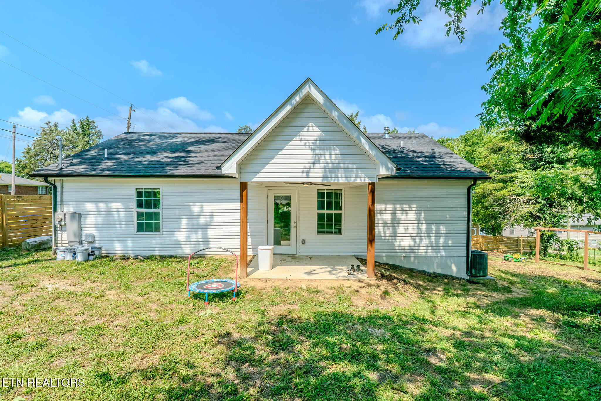 229 Edgewood Avenue Clinton TN 37716