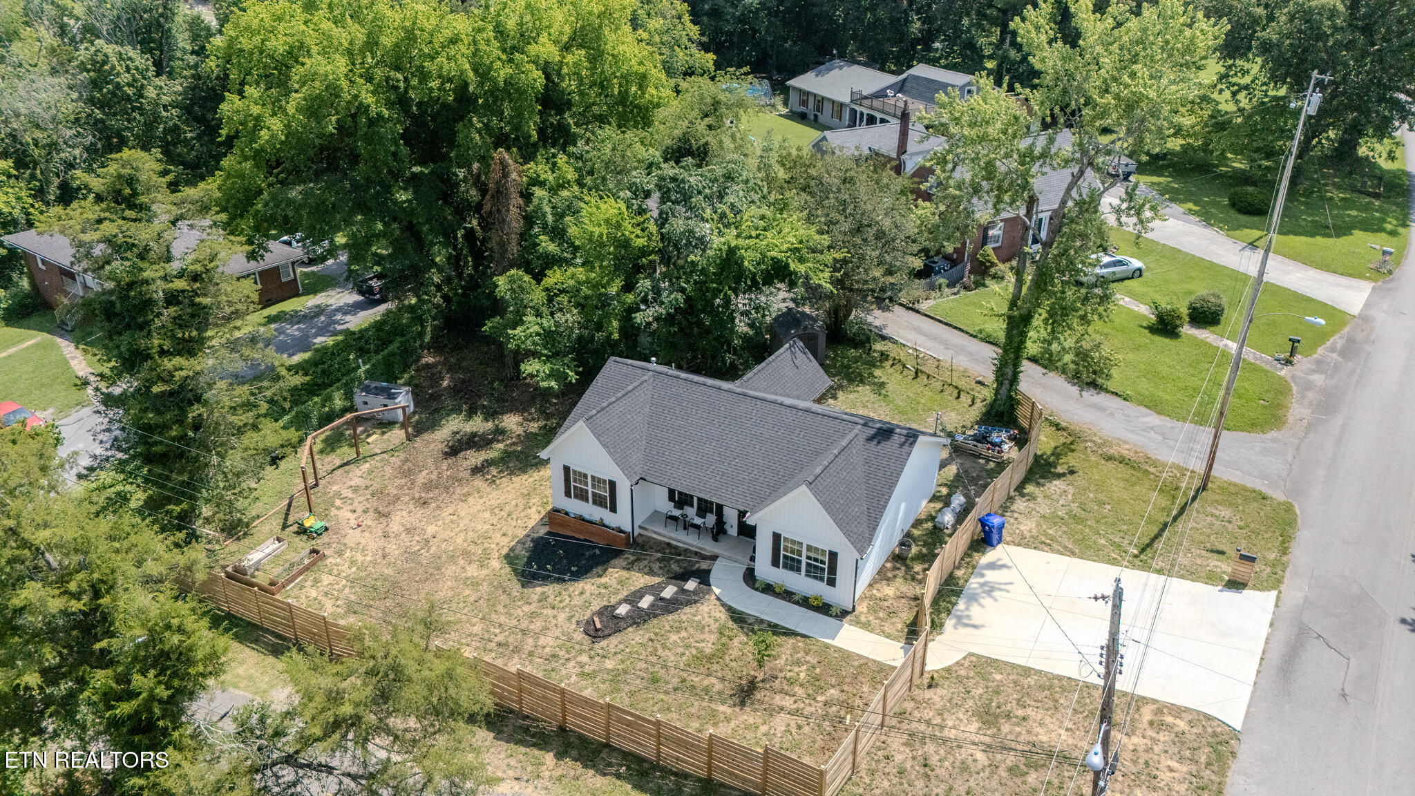 229 Edgewood Avenue Clinton TN 37716