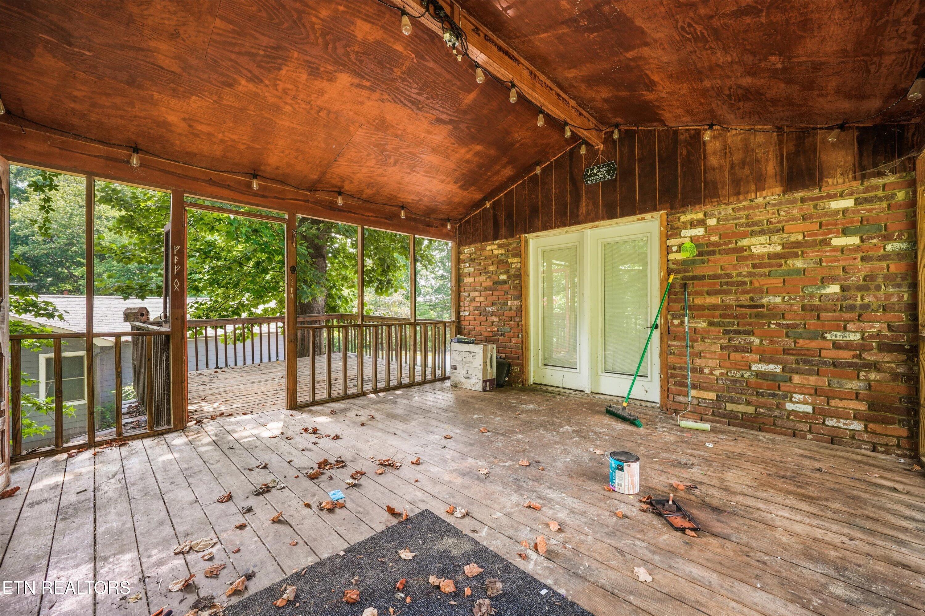 1443 Johnathan Drive Louisville TN 37777
