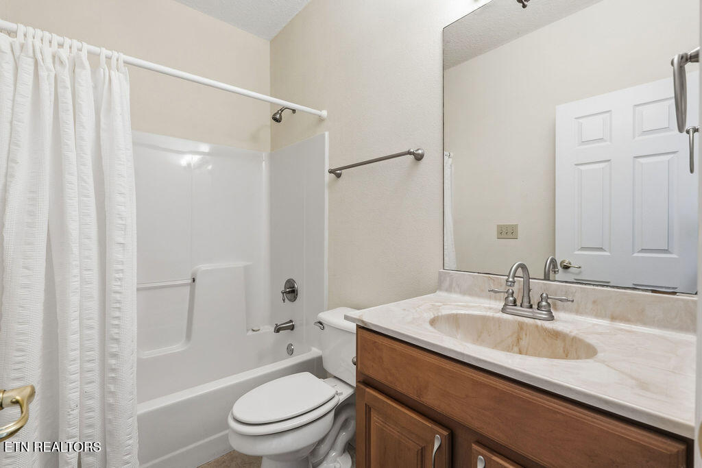 227 Saligugi Circle Loudon TN 37774