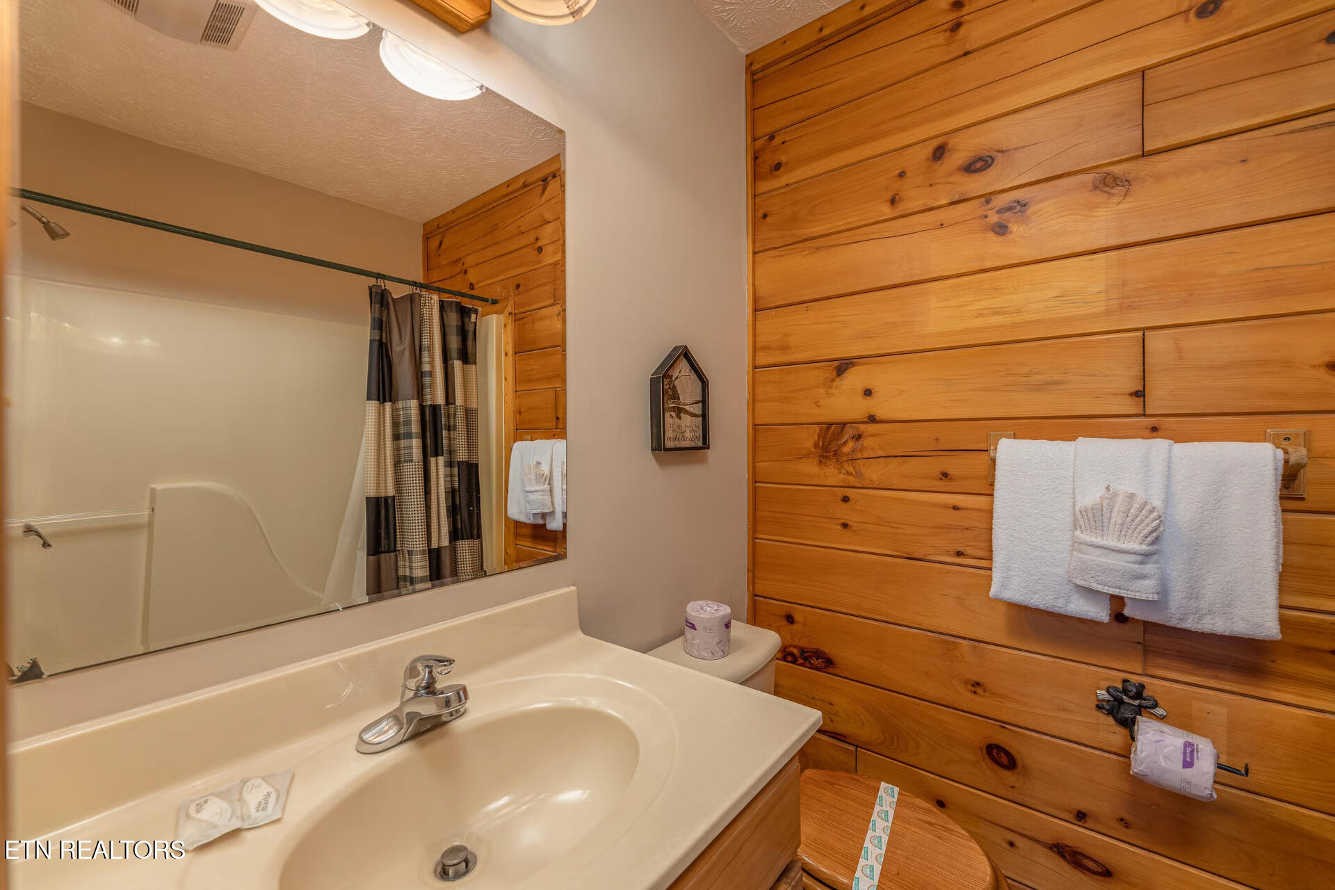 1504 Bears Den Way Sevierville TN 37862