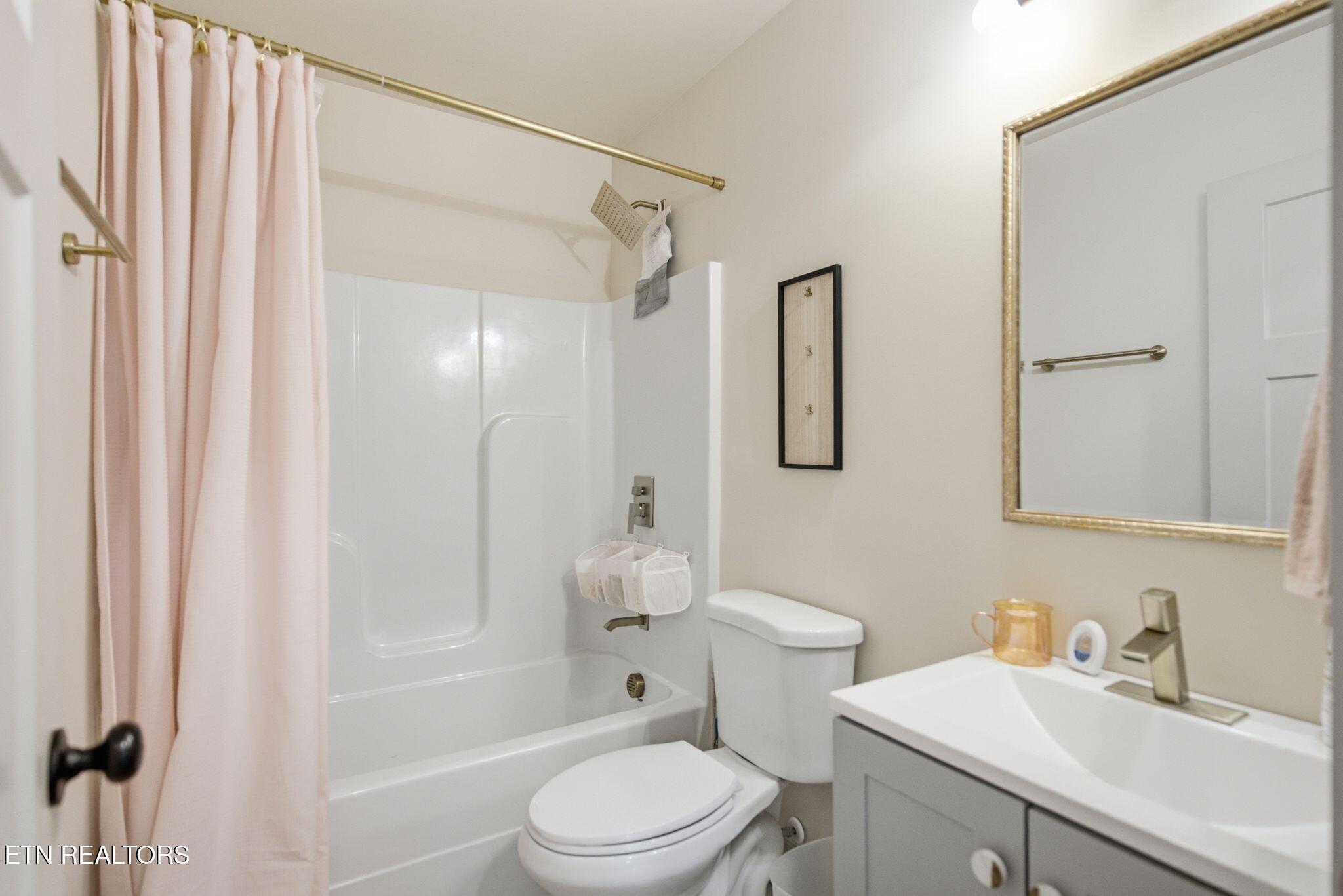 2046 Kings View Loop Seymour TN 37865