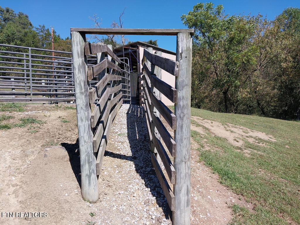 3381 Upper Caney Valley Road Tazewell TN 37879