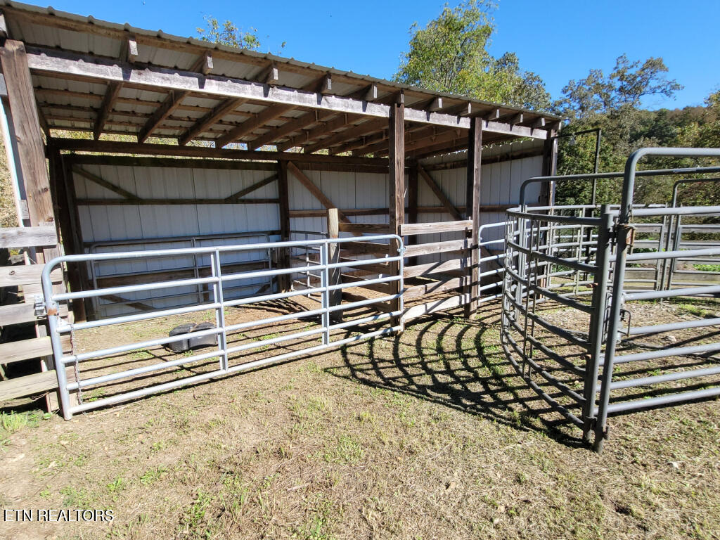 3381 Upper Caney Valley Road Tazewell TN 37879