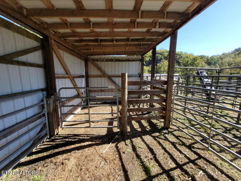 3381 Upper Caney Valley Road Tazewell TN 37879