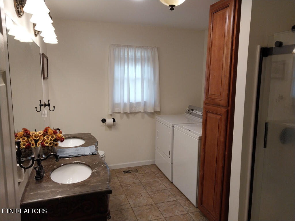 3381 Upper Caney Valley Road Tazewell TN 37879