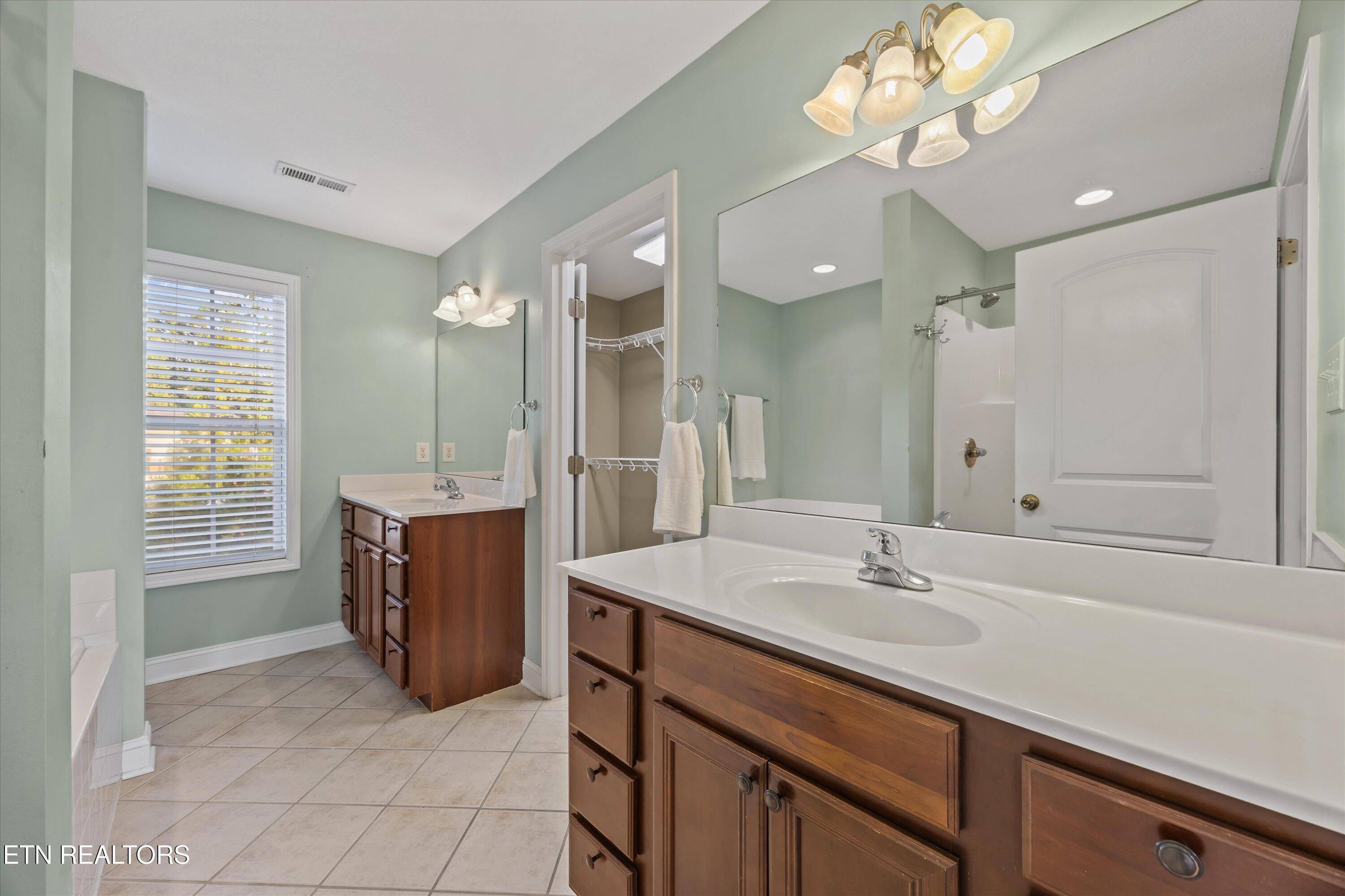 1376 Silver Leaf Drive Lenoir City TN 37772