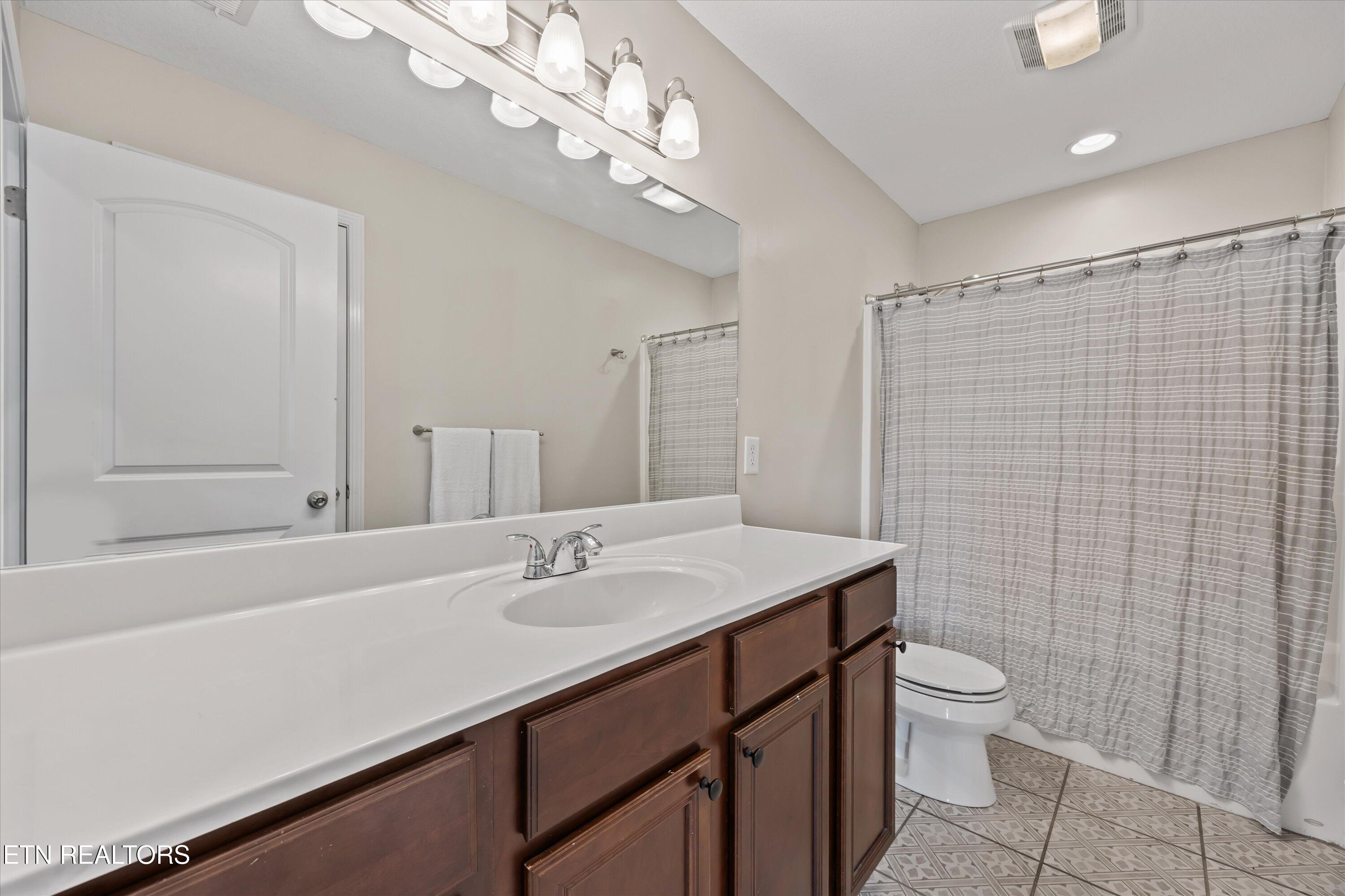 1376 Silver Leaf Drive Lenoir City TN 37772
