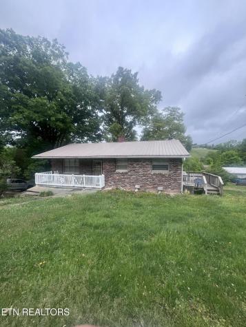 9154 Highway 131 Washburn TN 37888