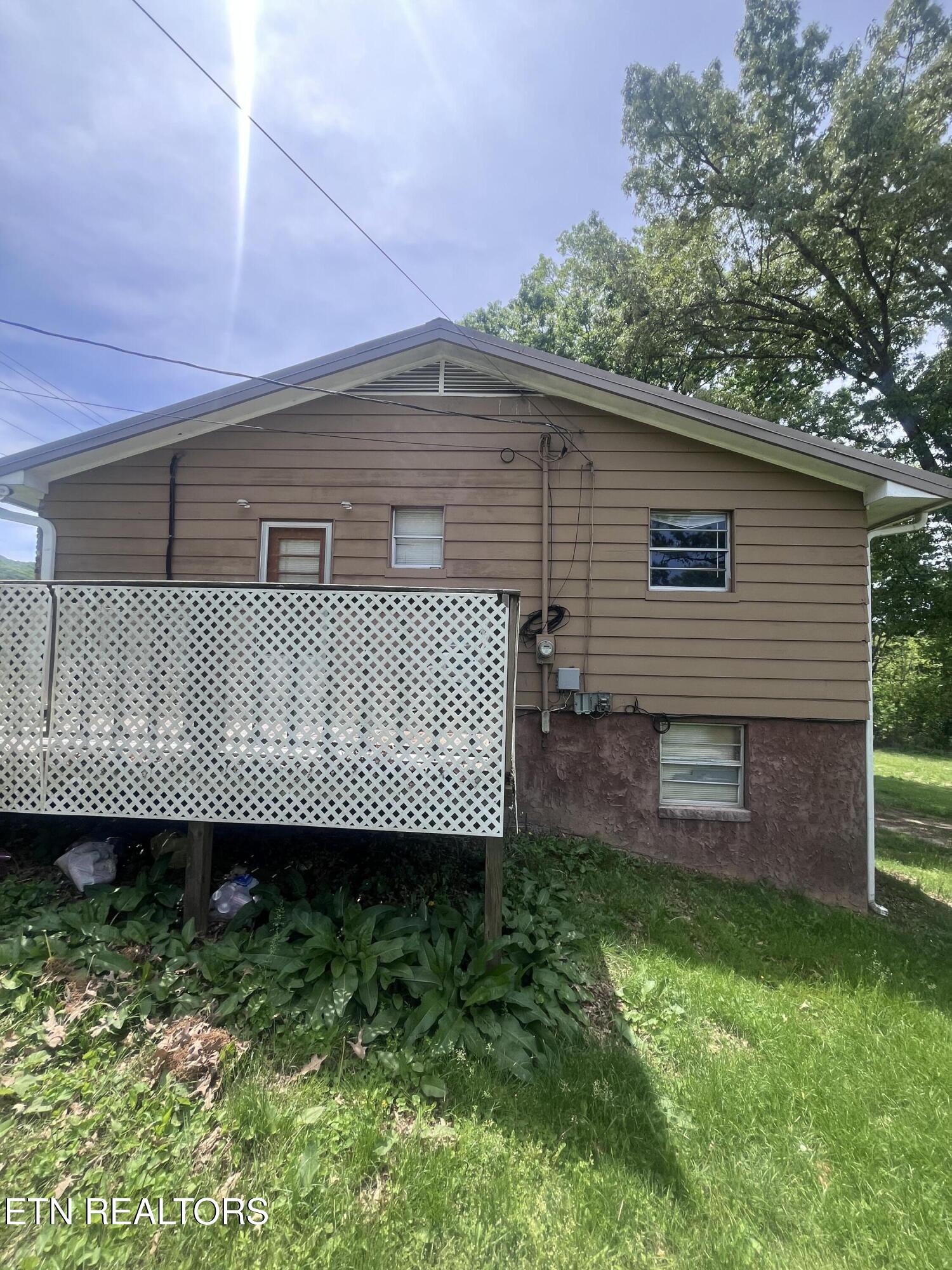 9154 Highway 131 Washburn TN 37888