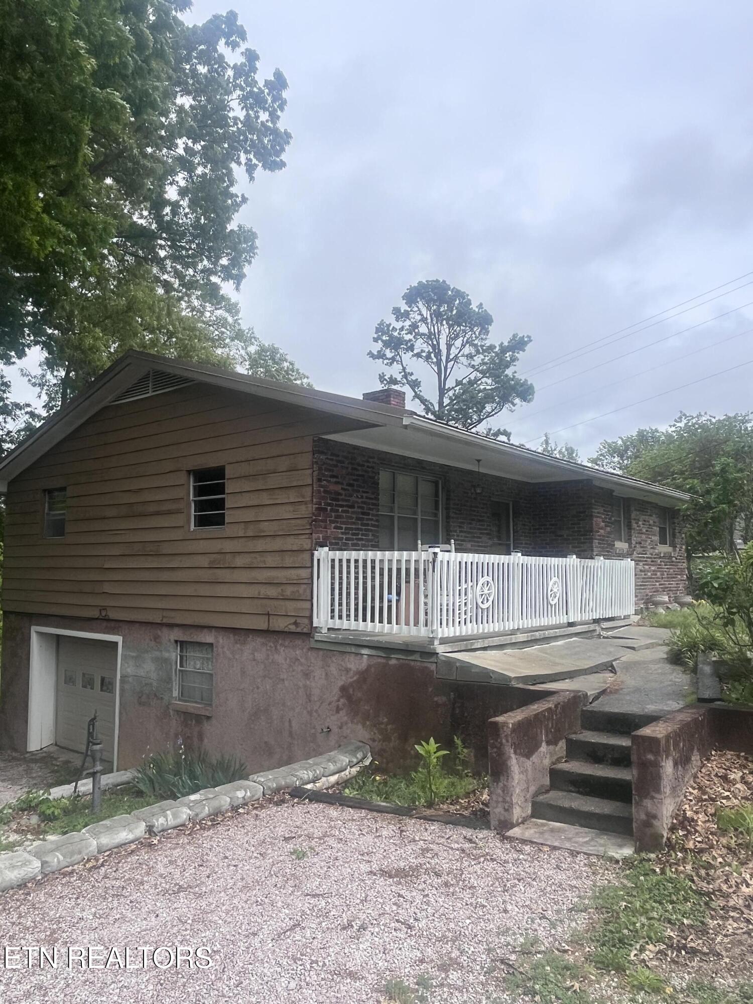 9154 Highway 131 Washburn TN 37888