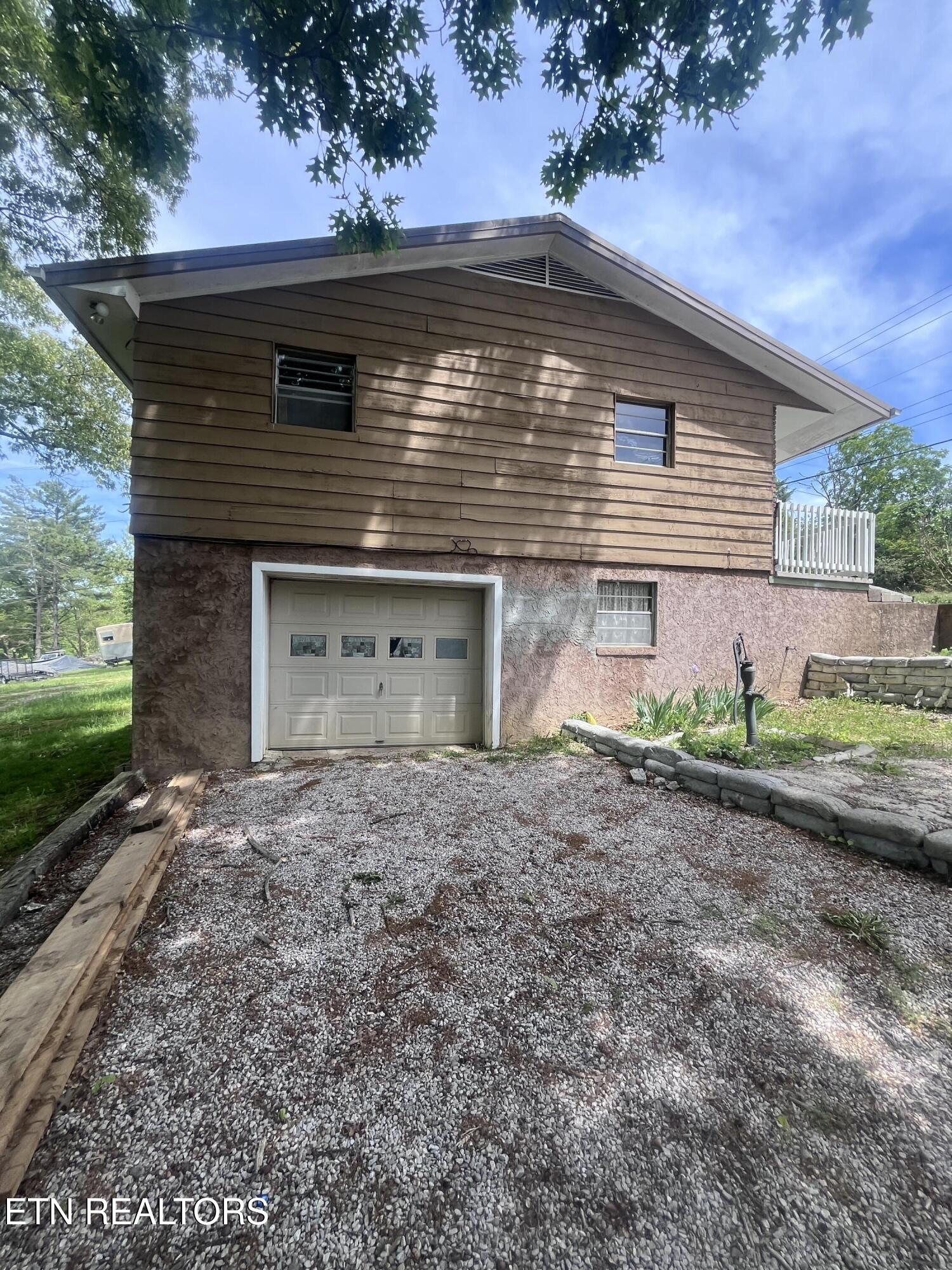 9154 Highway 131 Washburn TN 37888