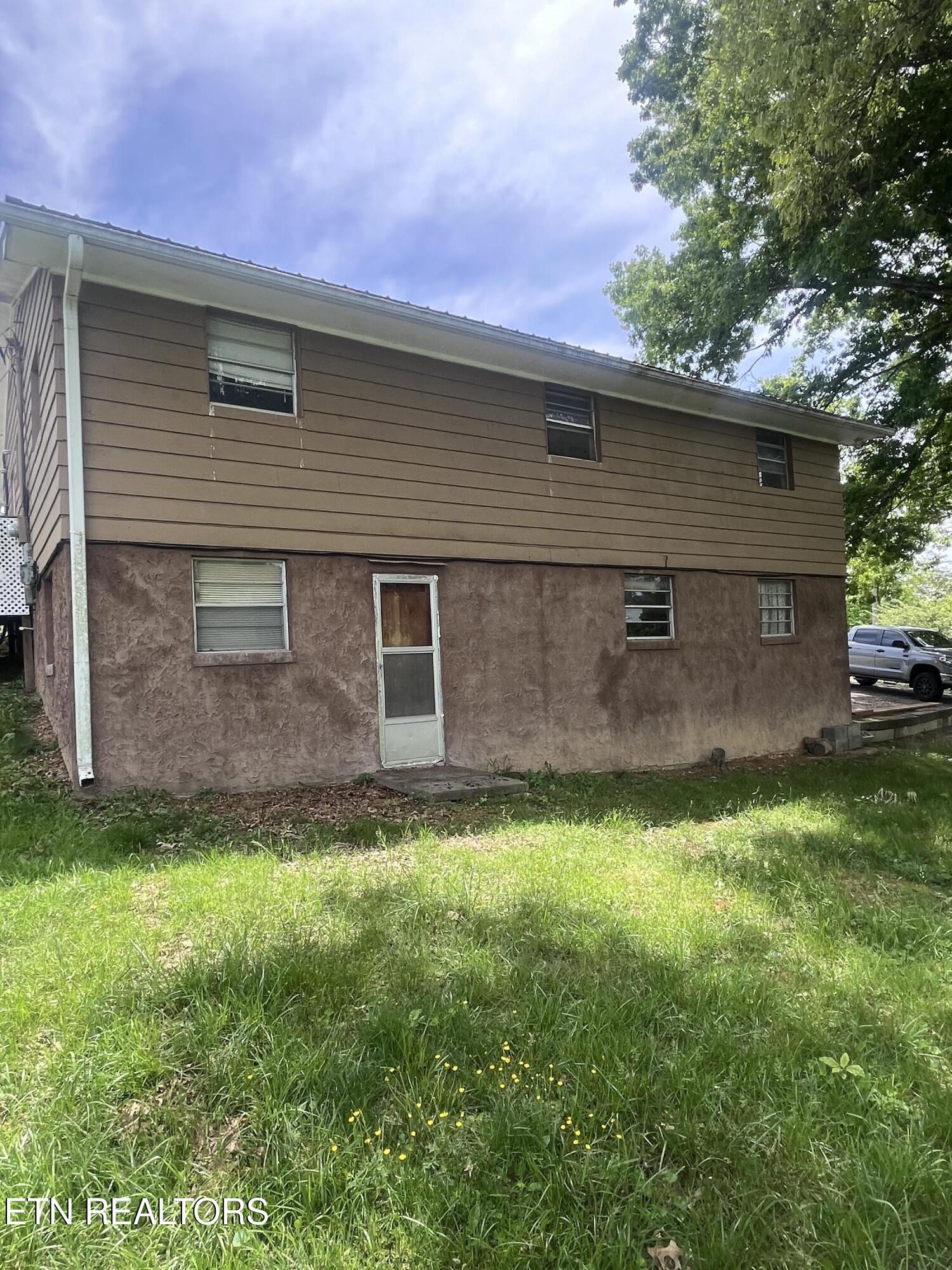 9154 Highway 131 Washburn TN 37888
