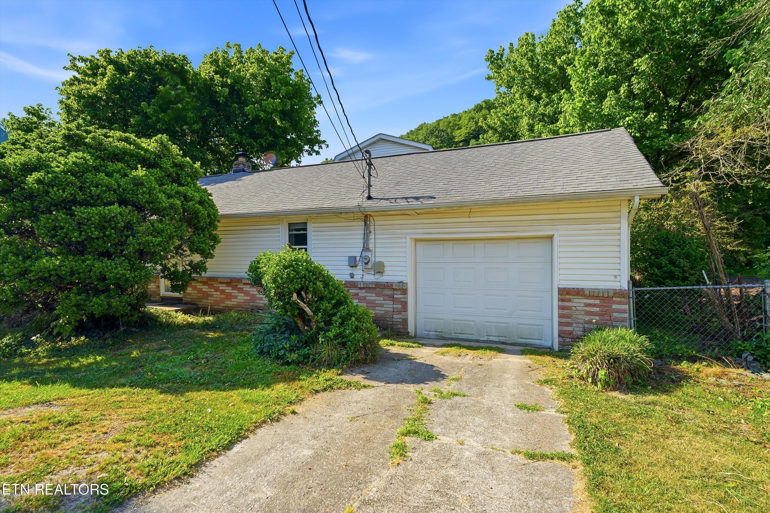 9613 Norris Freeway Powell TN 37849