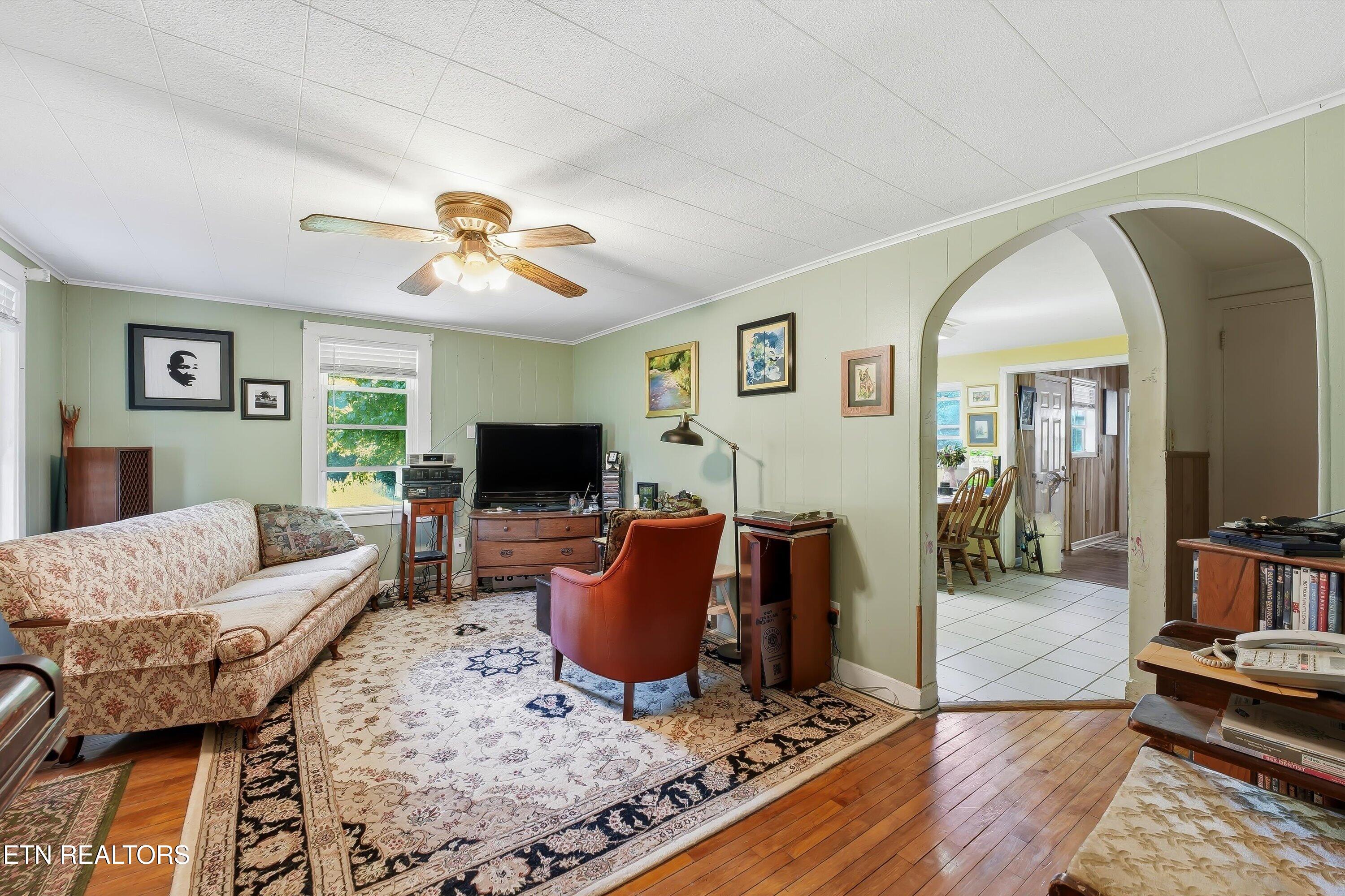 9613 Norris Freeway Powell TN 37849